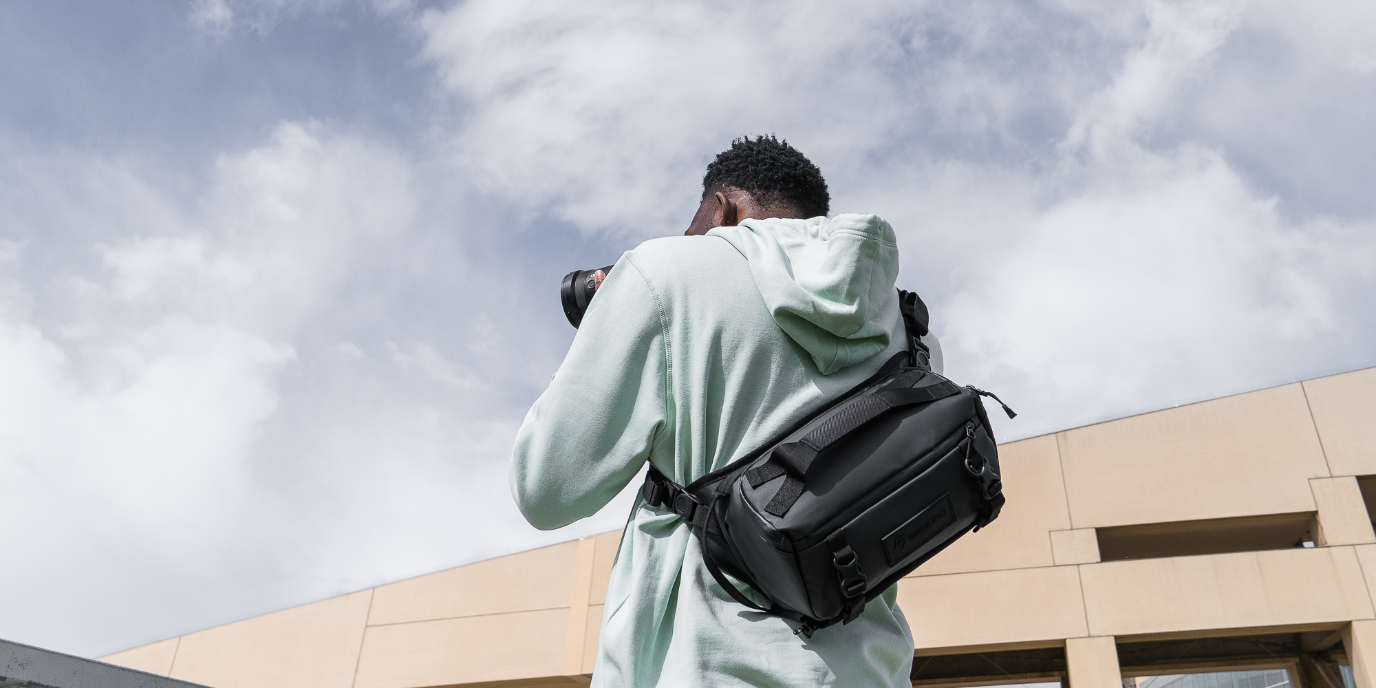 Torba fotograficzna Wandrd Rogue Sling 6 l - granatowa - Deszcz jej nie straszny!