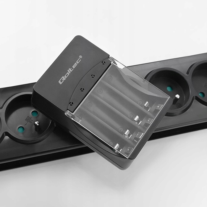 Możliwość ładowania 1-4 akumulatorów jednocześnie