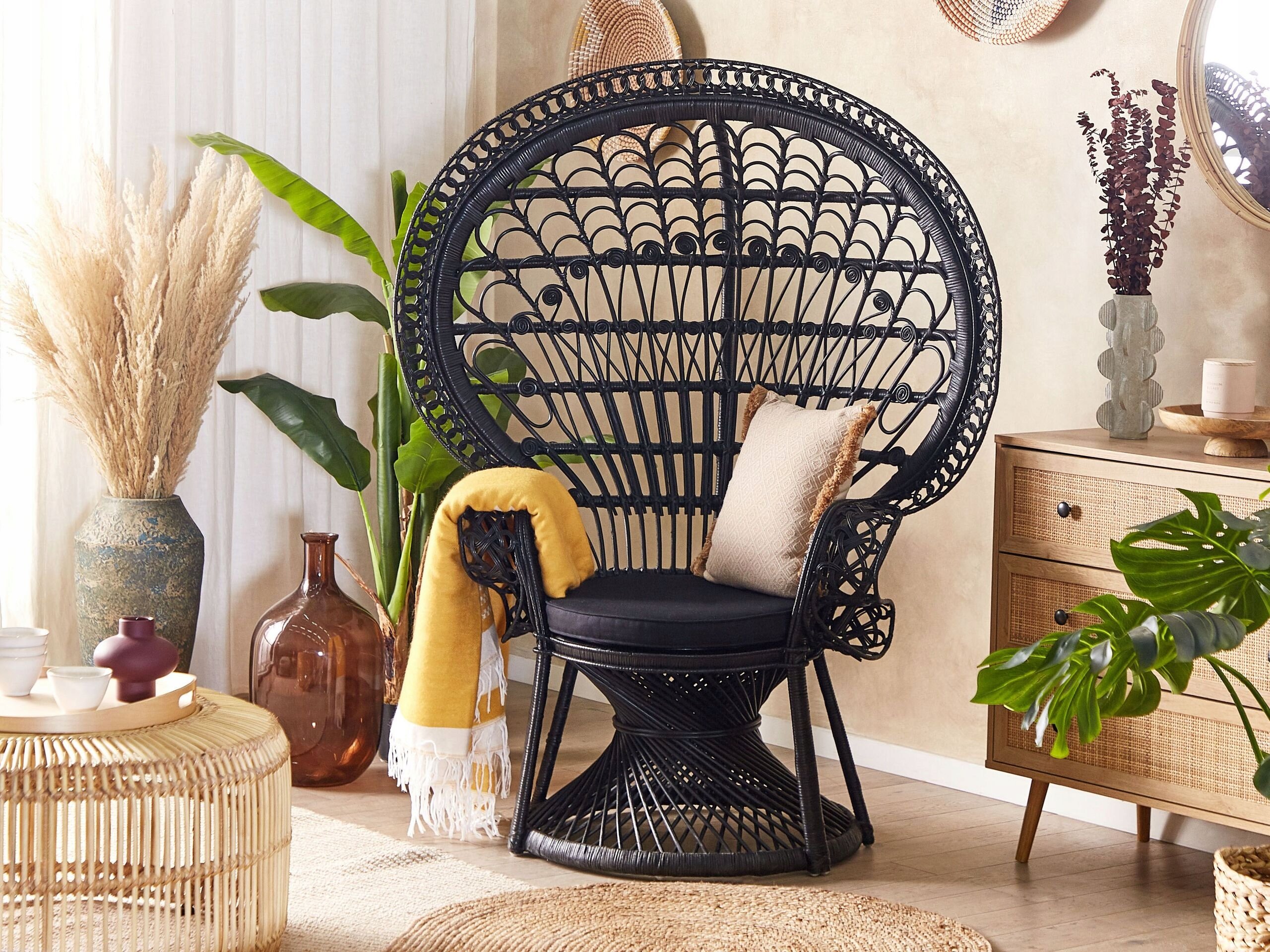 Wytrzymała konstrukcja z naturalnego rattanu