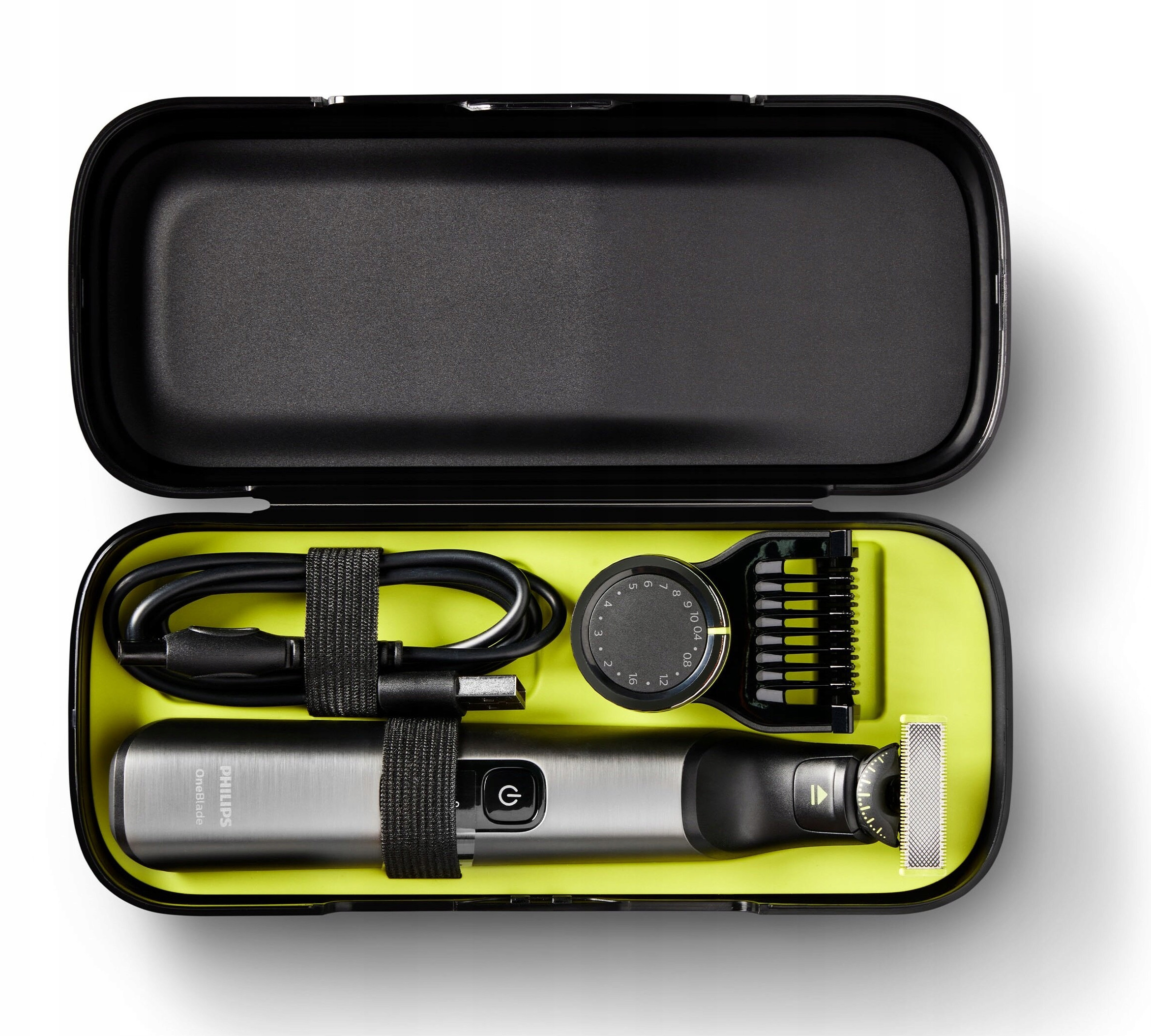 Akcesoria w zestawie – Etui i nasadki do golenia