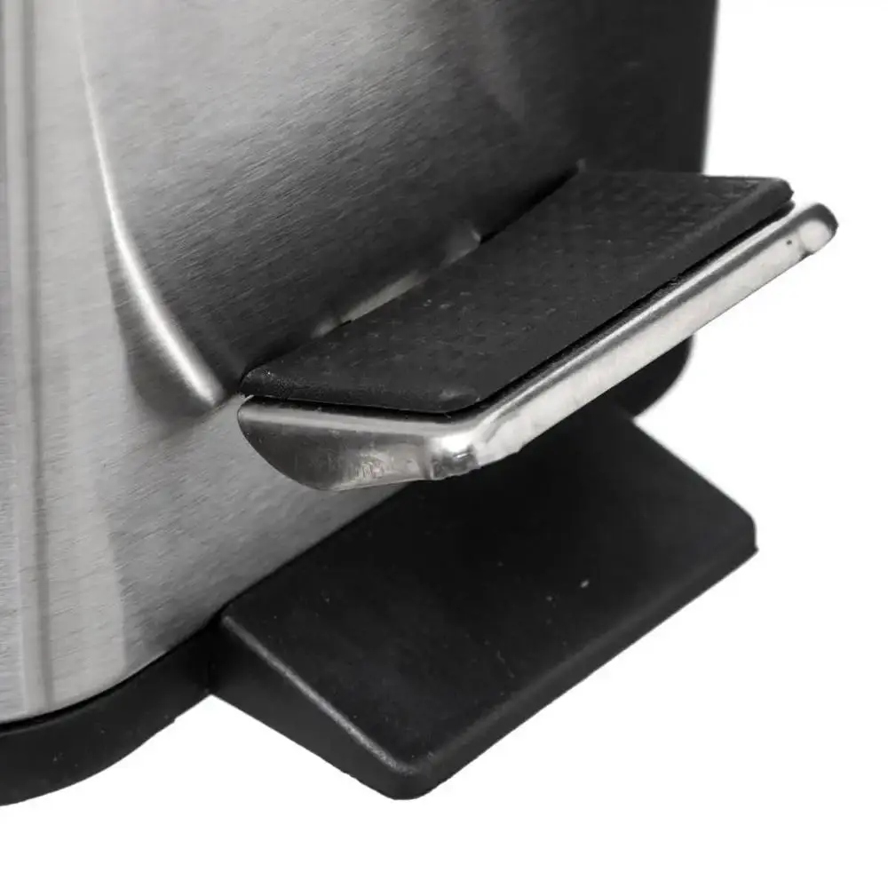 Wygodne użytkowanie dzięki klapce i pedałowi