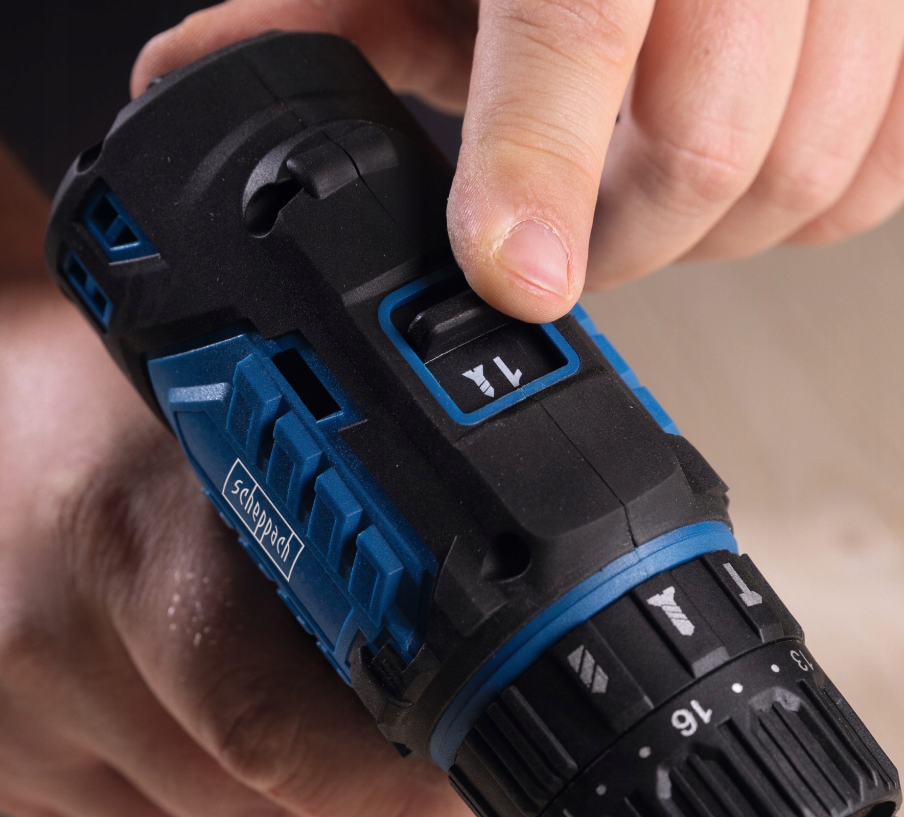 Regulacja momentu obrotowego – 19 ustawień dla różnych materiałów