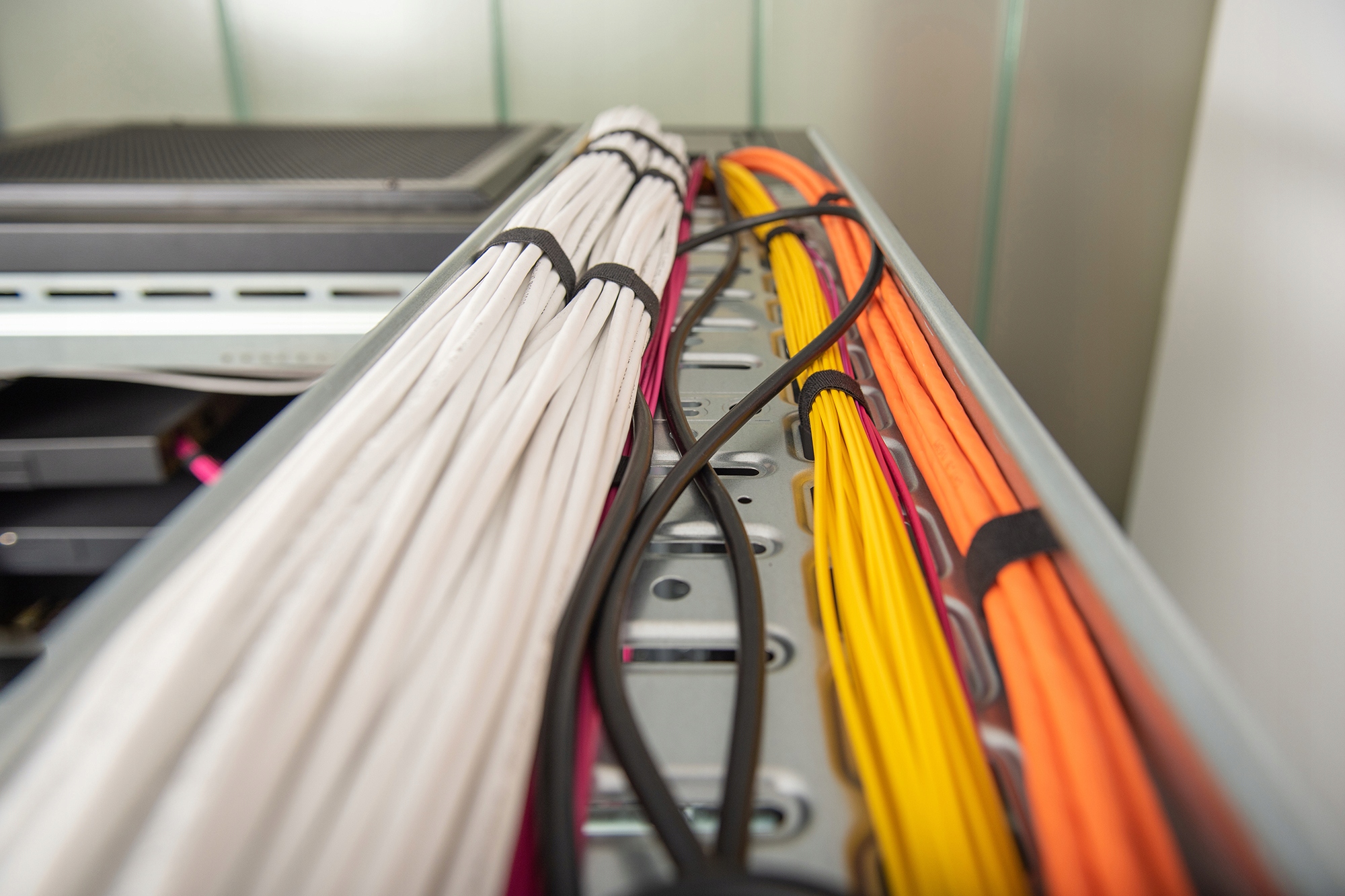 Kabel sieciowy Cat6 U-UTP 305m – Wydajność i niezawodność w Twojej sieci