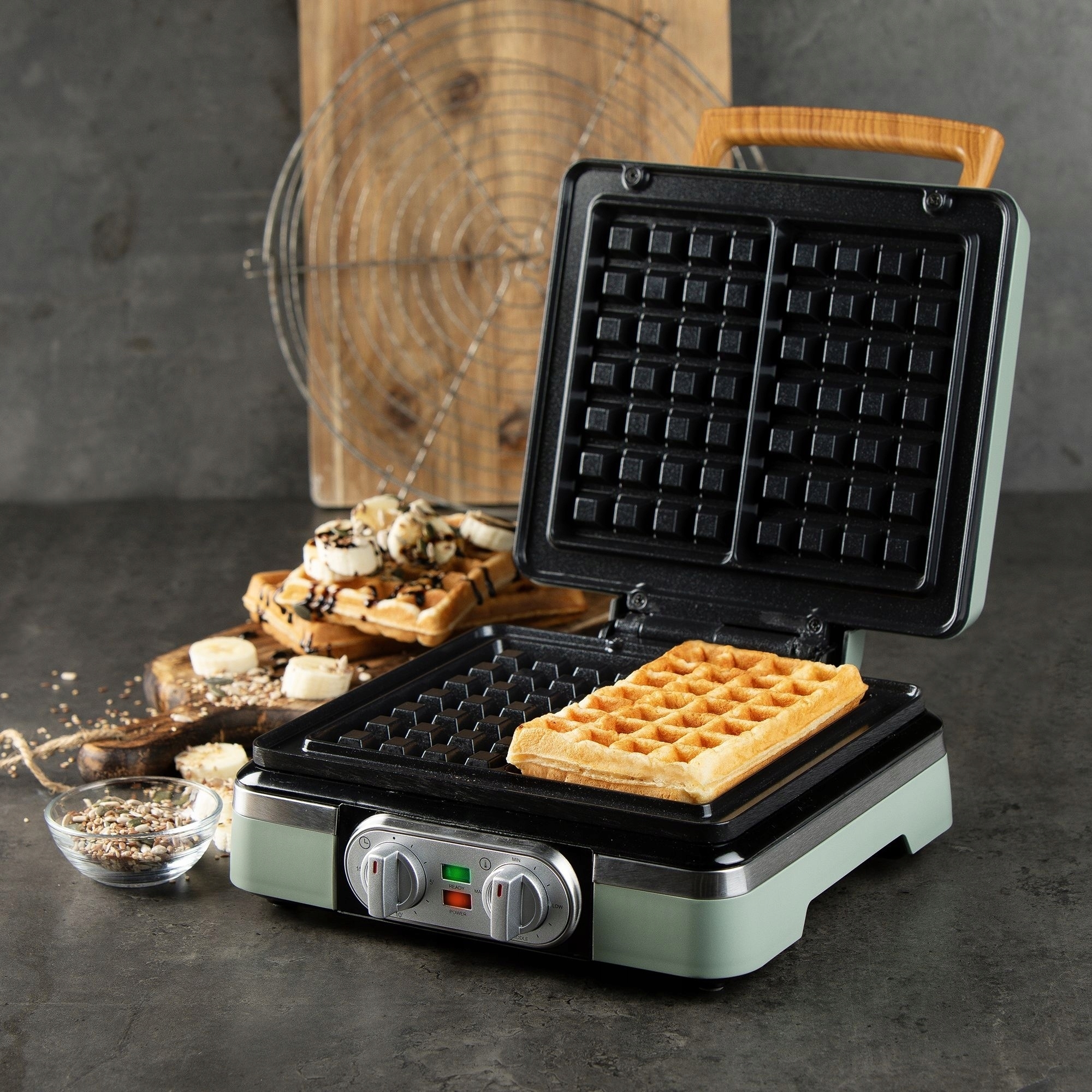 Bezpieczeństwo użytkowania – Nienagrzewające się uchwyty i antypoślizgowe nóżki