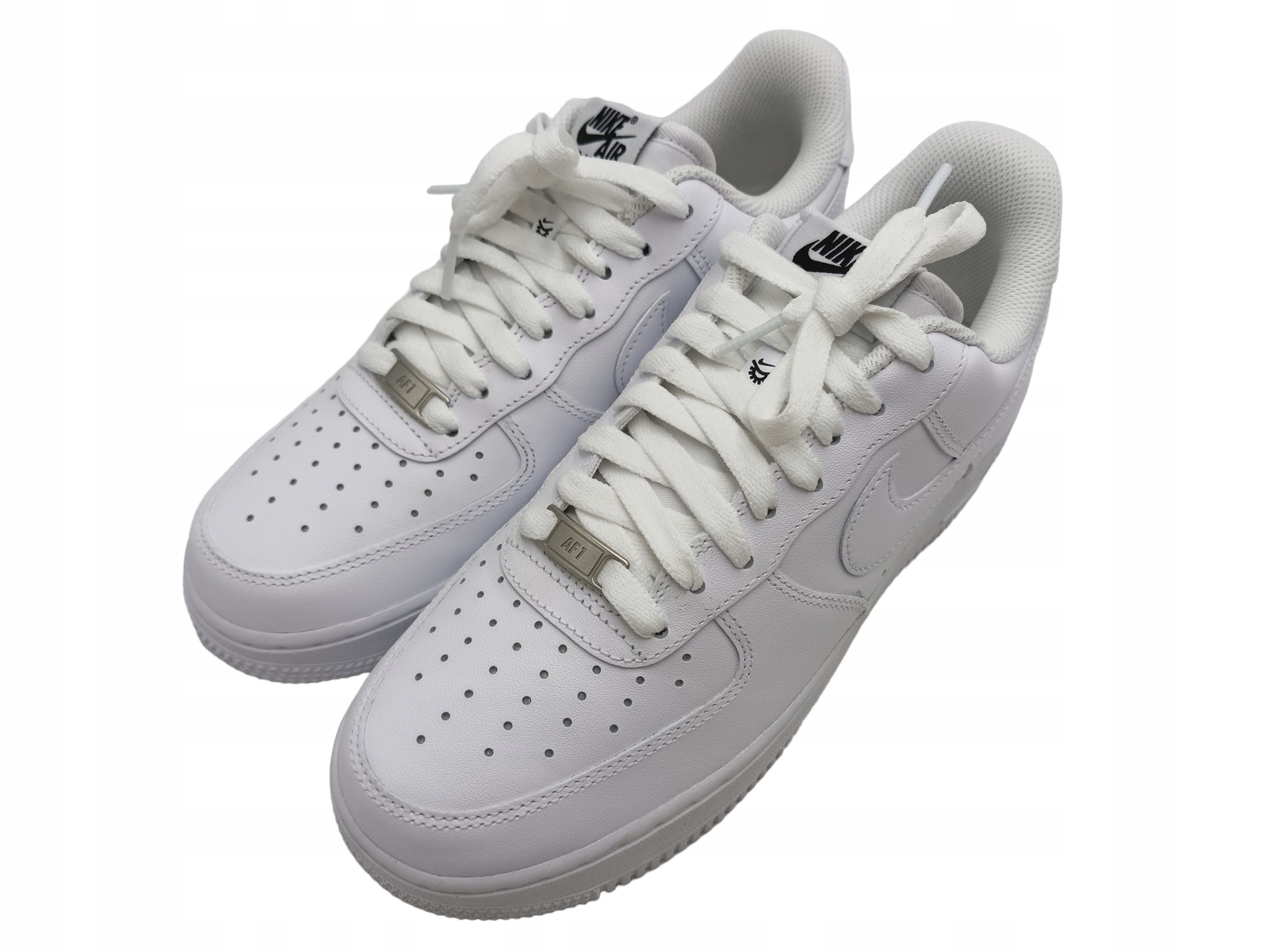 Minimalistyczny design i uniwersalny kolor