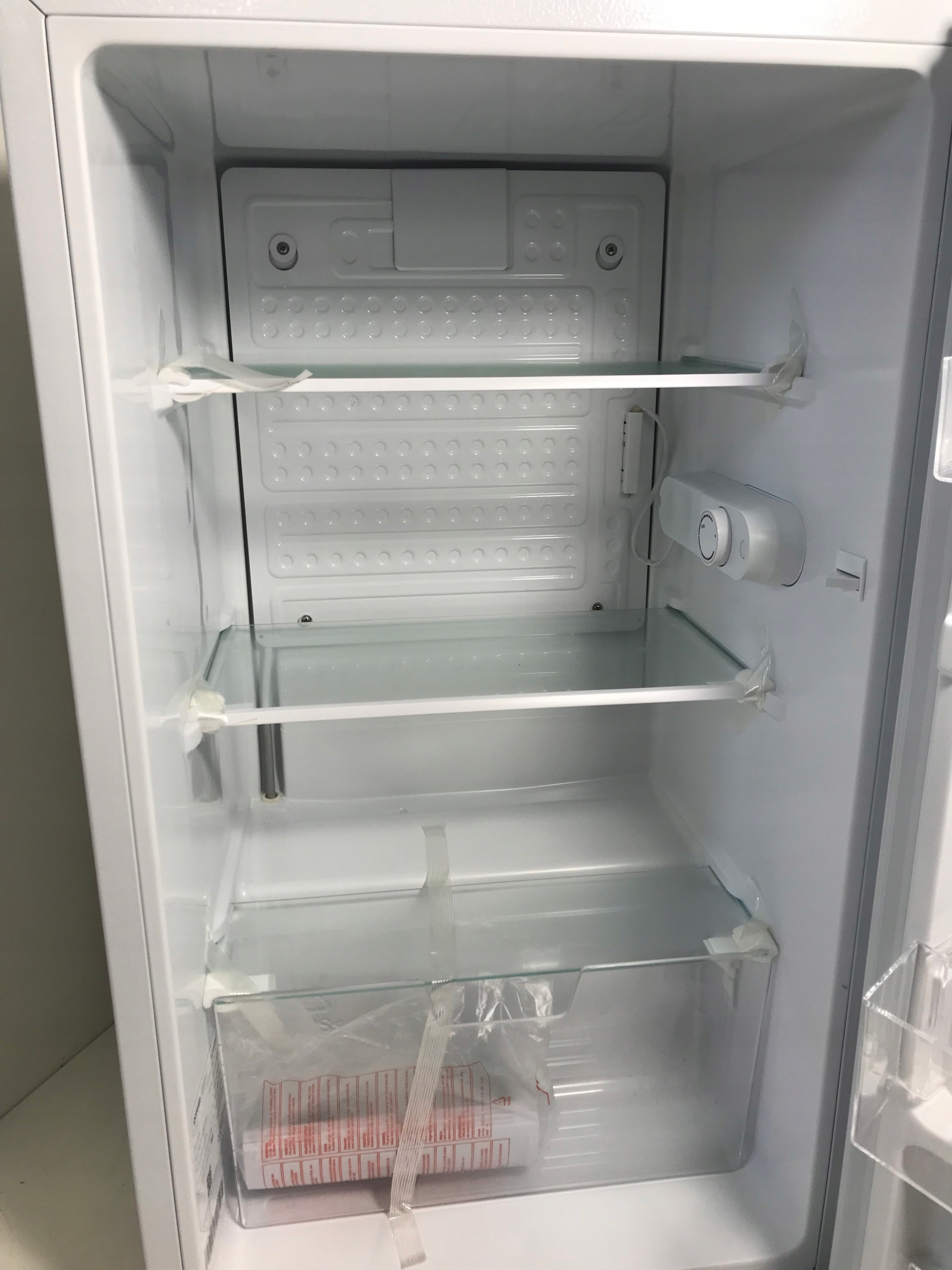 Ergonomiczne wnętrze – 2 półki i pojemnik na warzywa