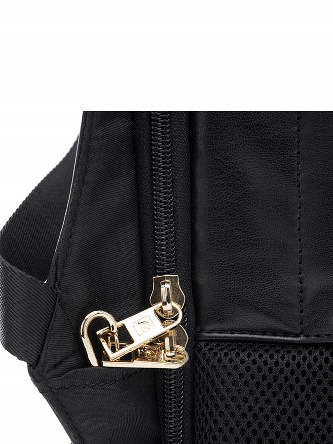 Przednia kieszeń i ukryta kieszeń na plecach