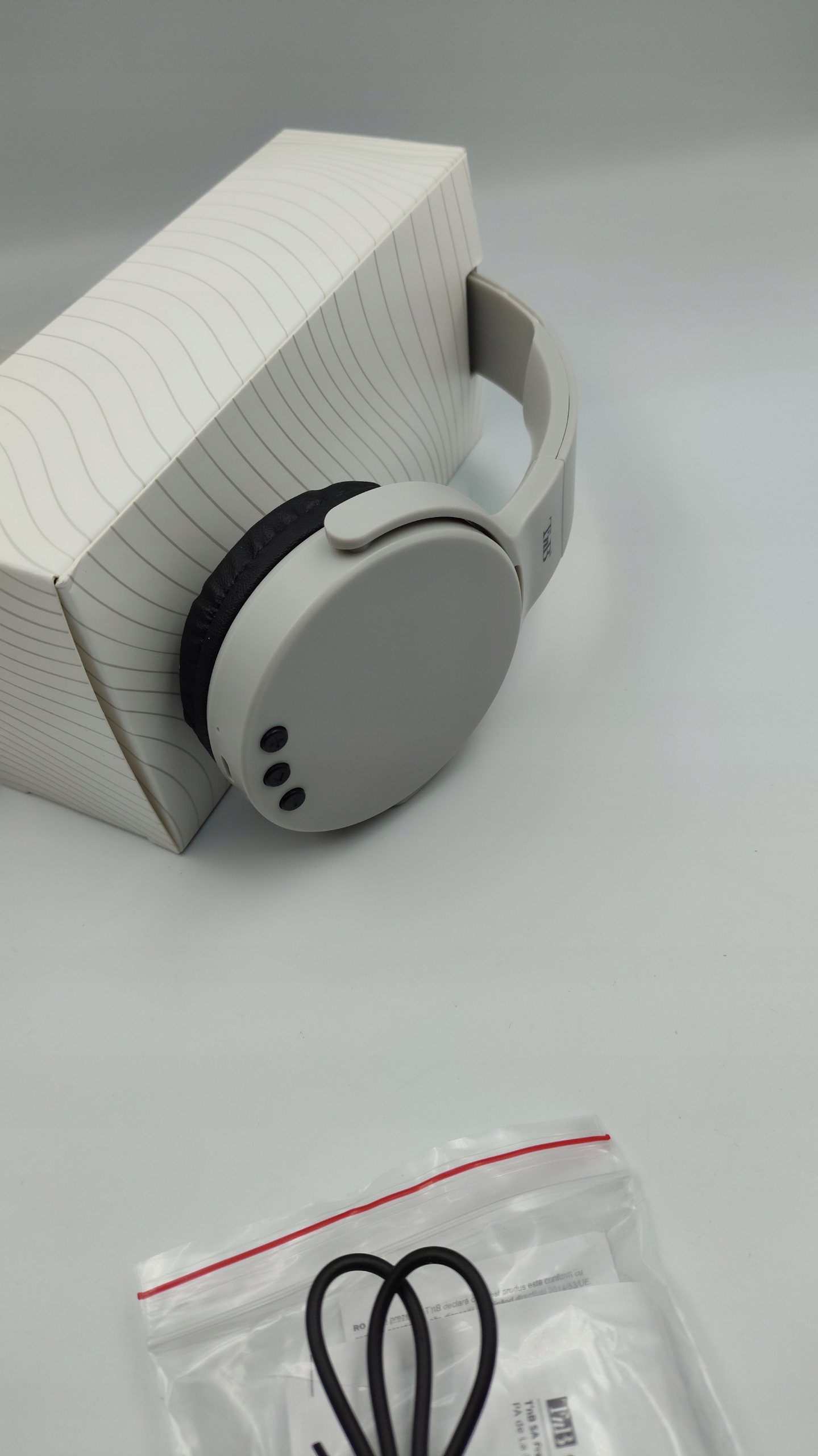 Wygodne użytkowanie – Wbudowany mikrofon i intuicyjne sterowanie