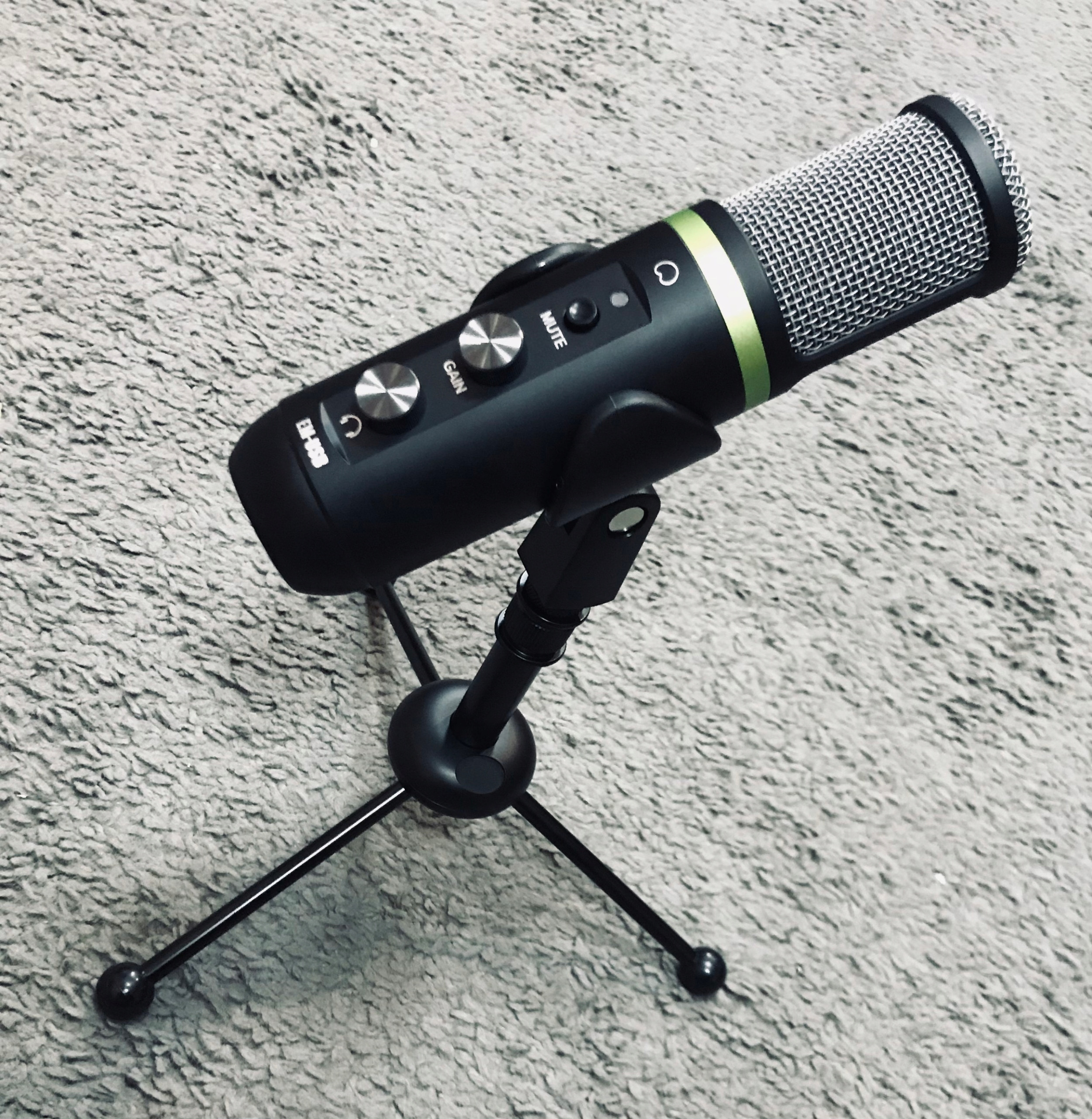 Łatwy dostęp do regulacji: gain, głośność słuchawek i mute