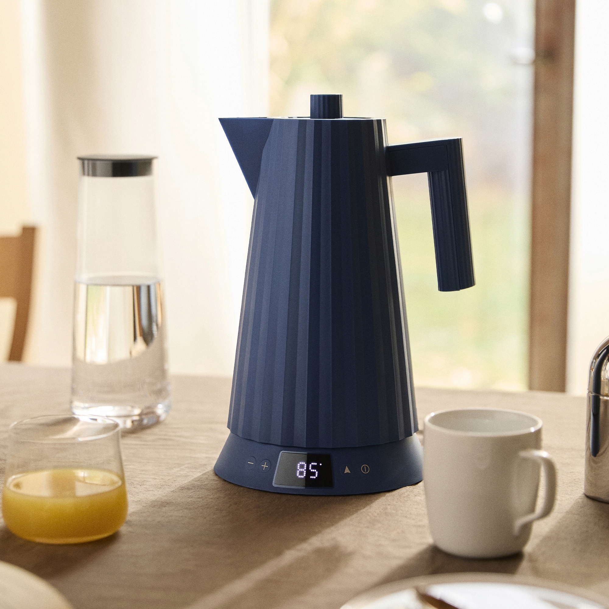 Czajnik Niebieski z Regulacją Temperatury – Elegancja i Funkcjonalność w Twojej Kuchni