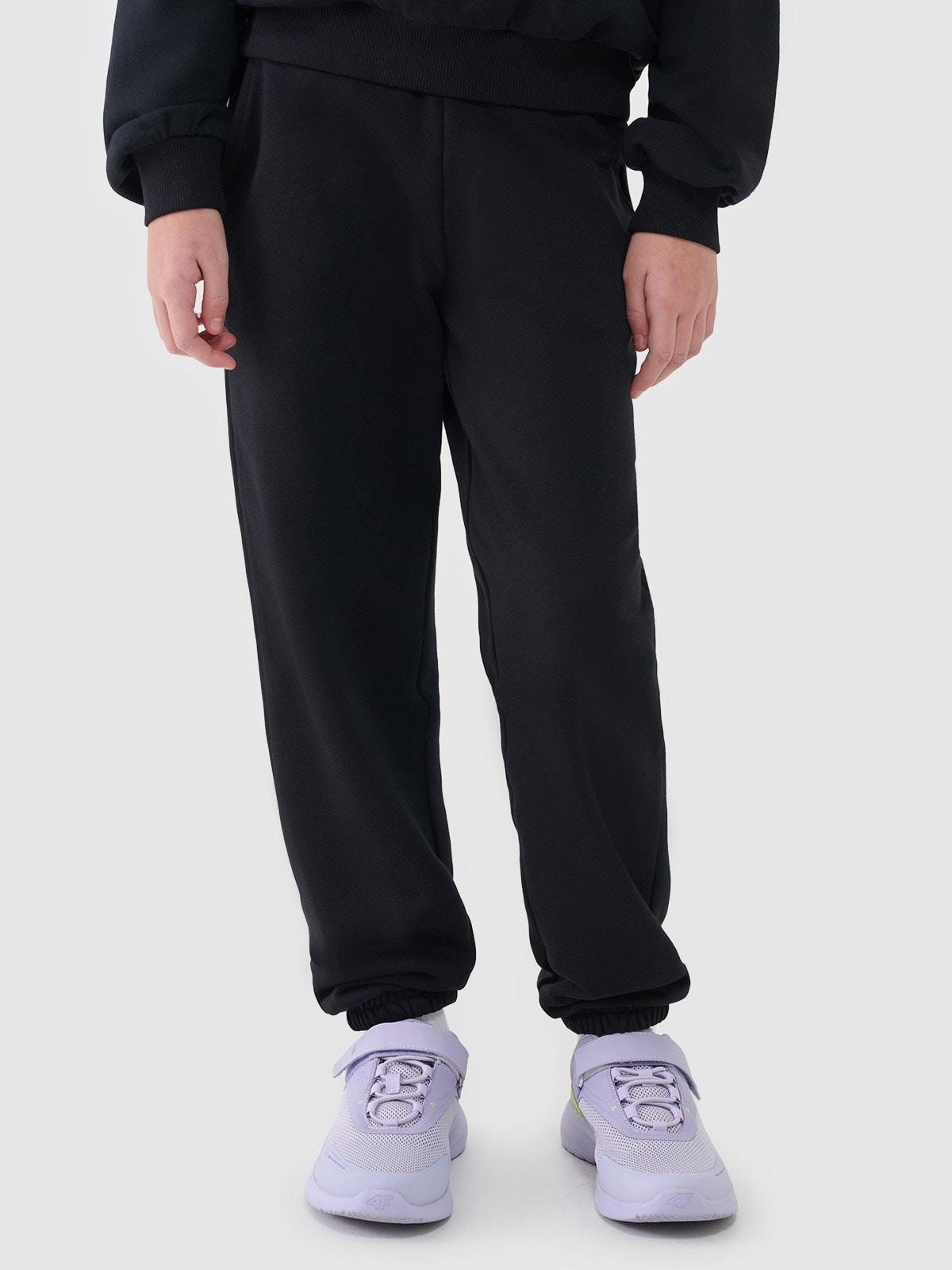 Funkcjonalny krój ze zwężanymi nogawkami