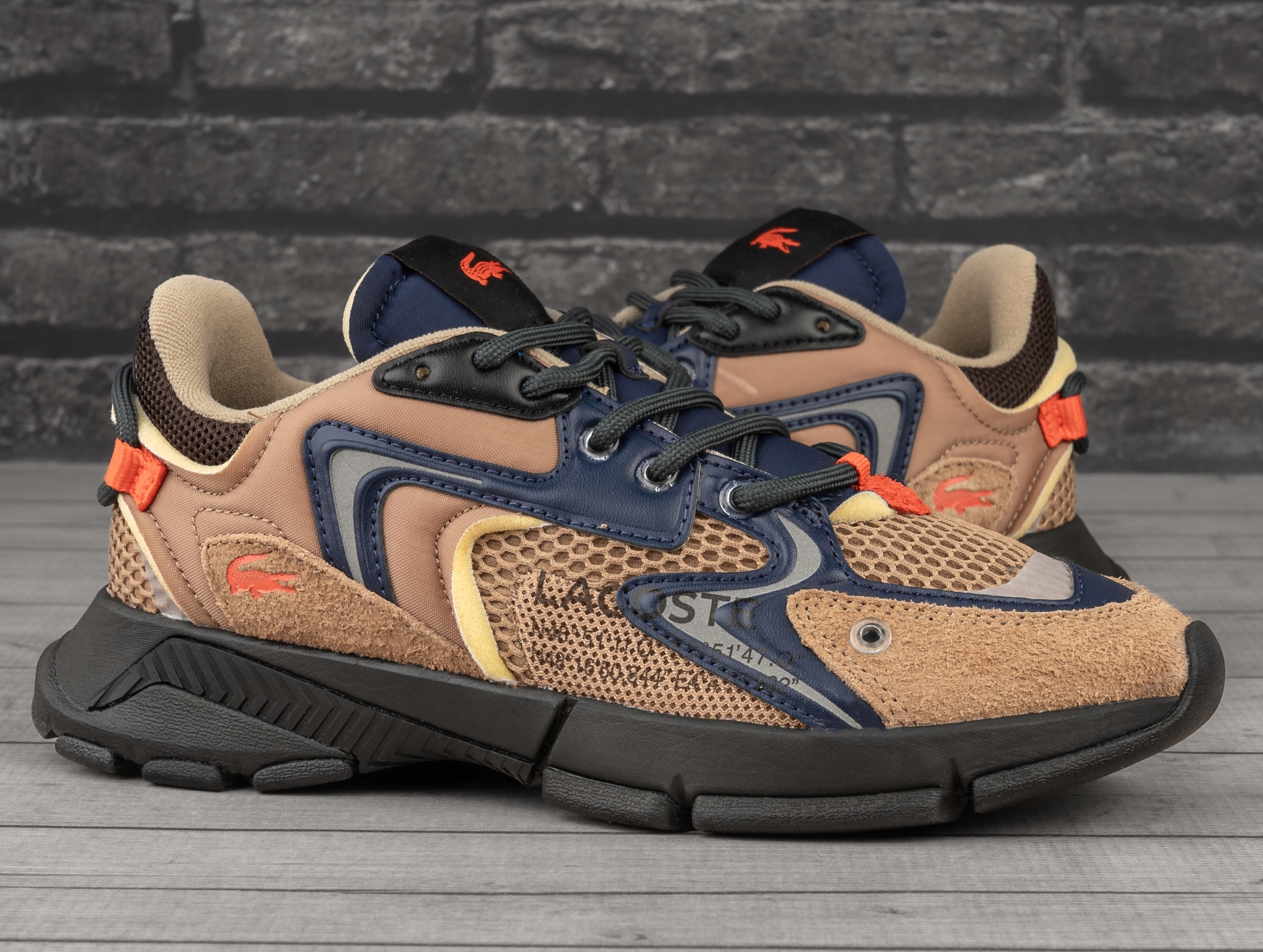 Stylowy design idealny do sportowych i codziennych stylizacji