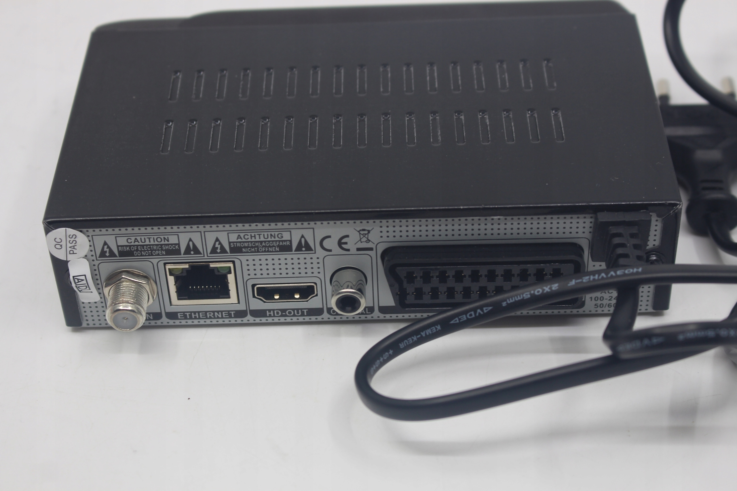 Interfejsy: HDMI, SCART, USB – wszechstronność połączeń