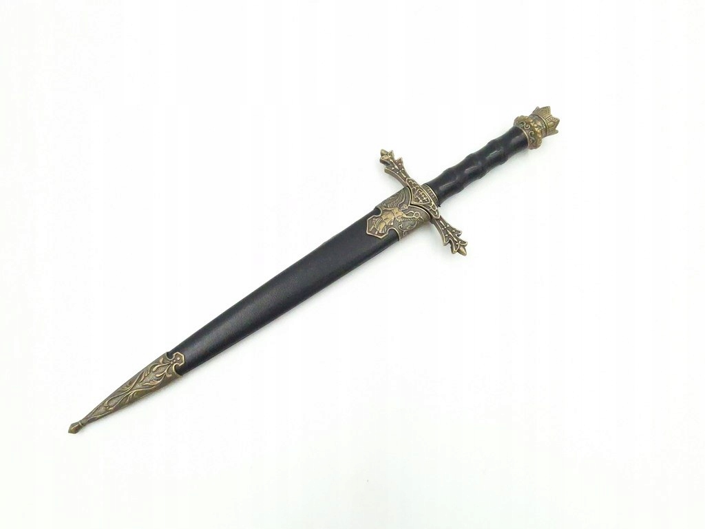 Ręcznie wykonane rzeźbienia i metalowe detale