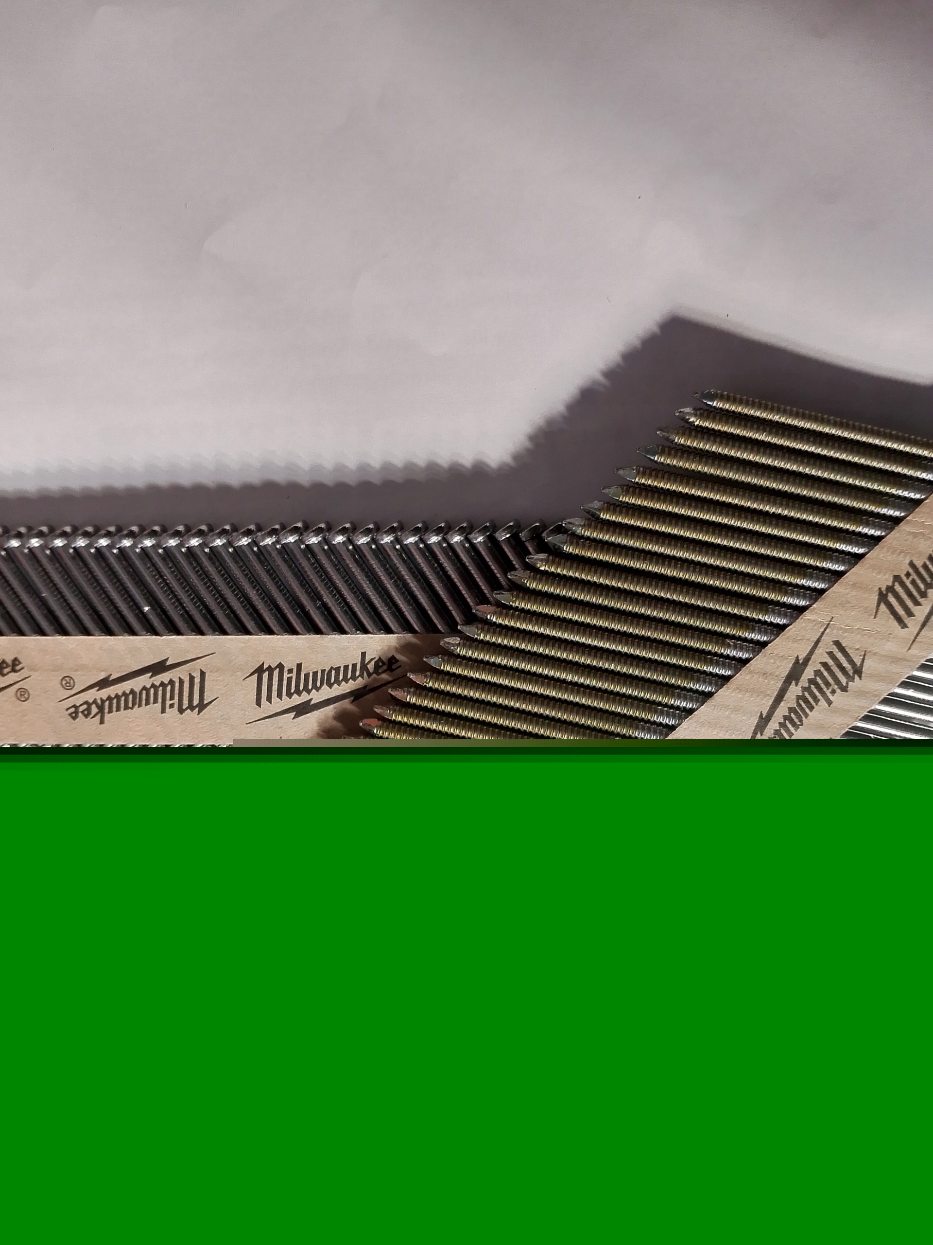 Gwoździe Milwaukee 34° pierścieniowe okrągły łeb jasny 90mm – Idealne do M18FFN