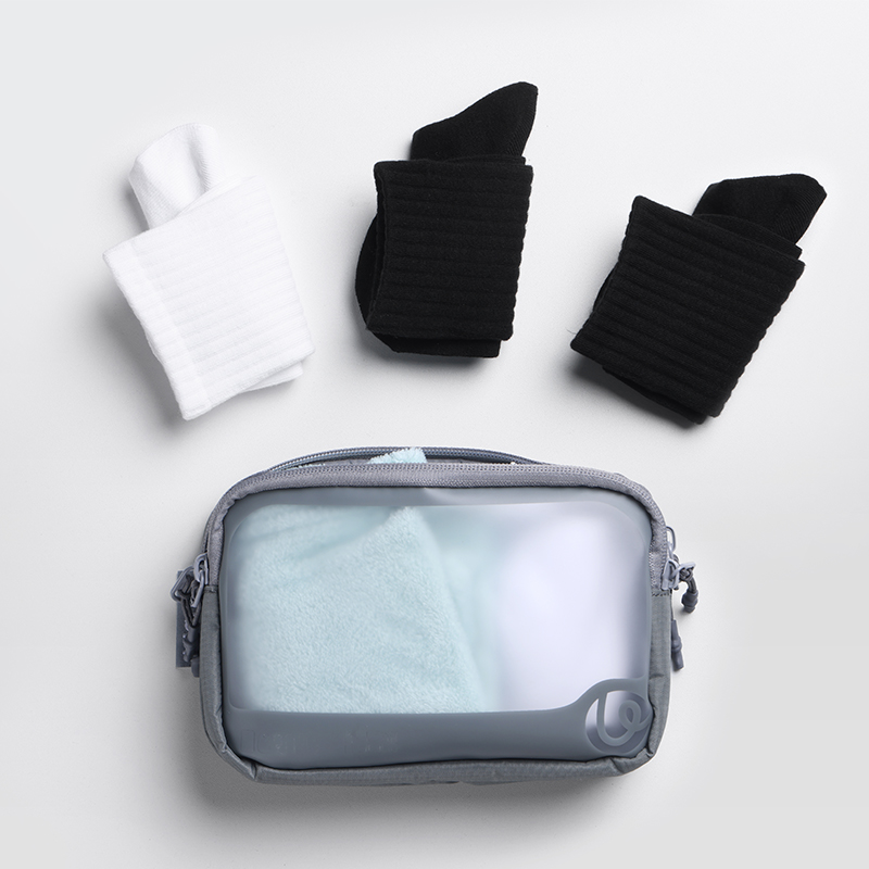 Dwie przegrody dla lepszej organizacji akcesoriów