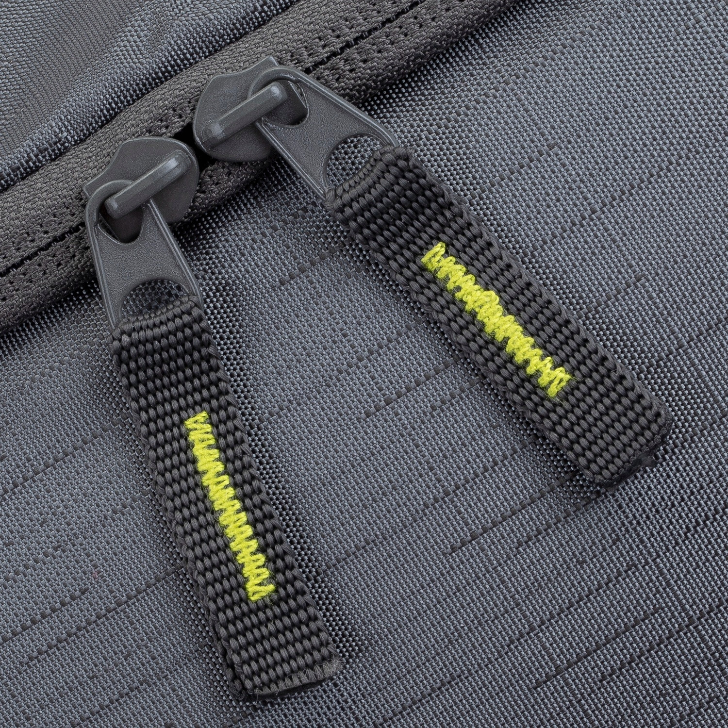 Funkcjonalne kieszenie – Organizacja przestrzeni na dokumenty i drobiazgi