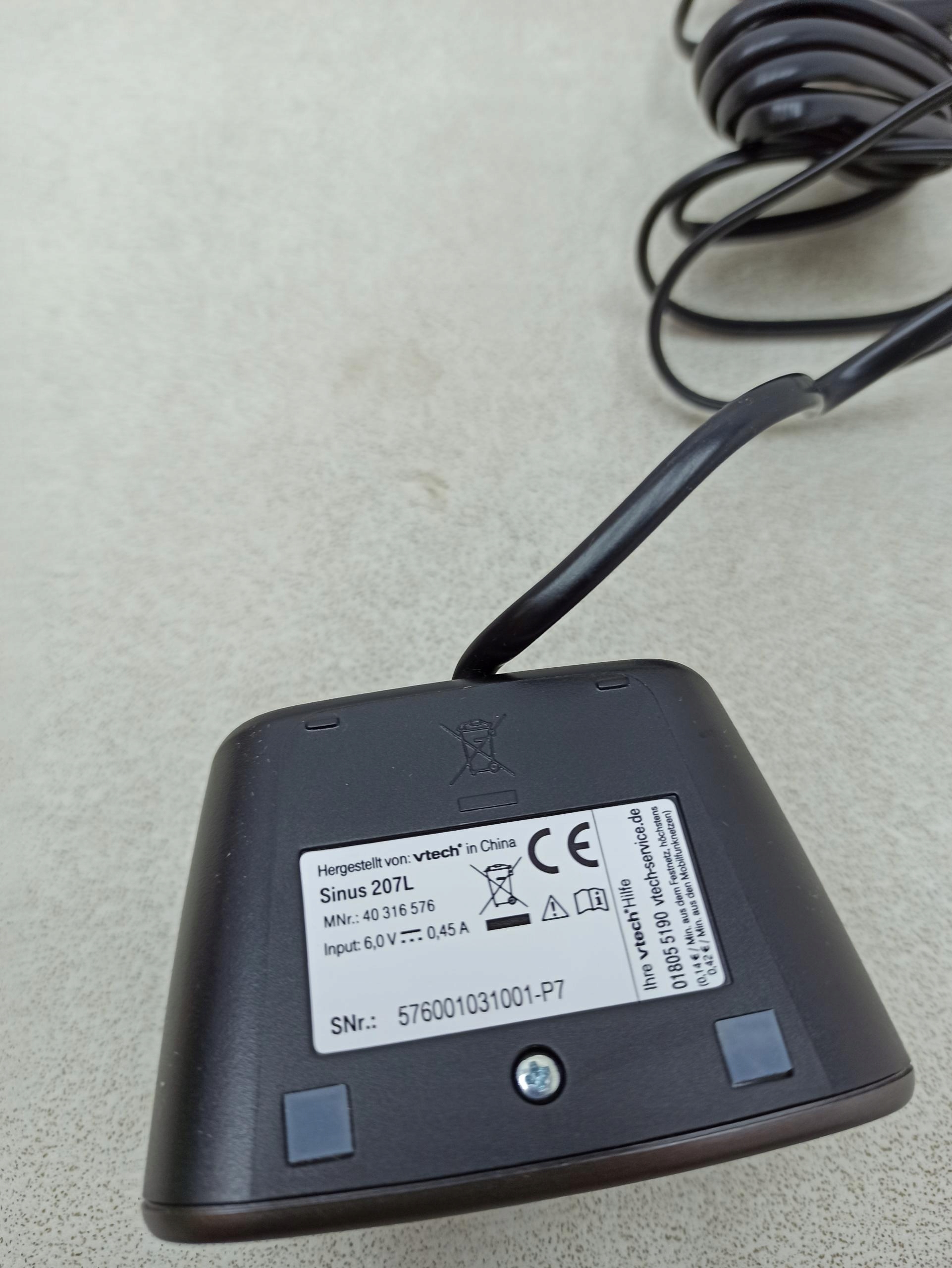 Wbudowany wyświetlacz i pamięć połączeń