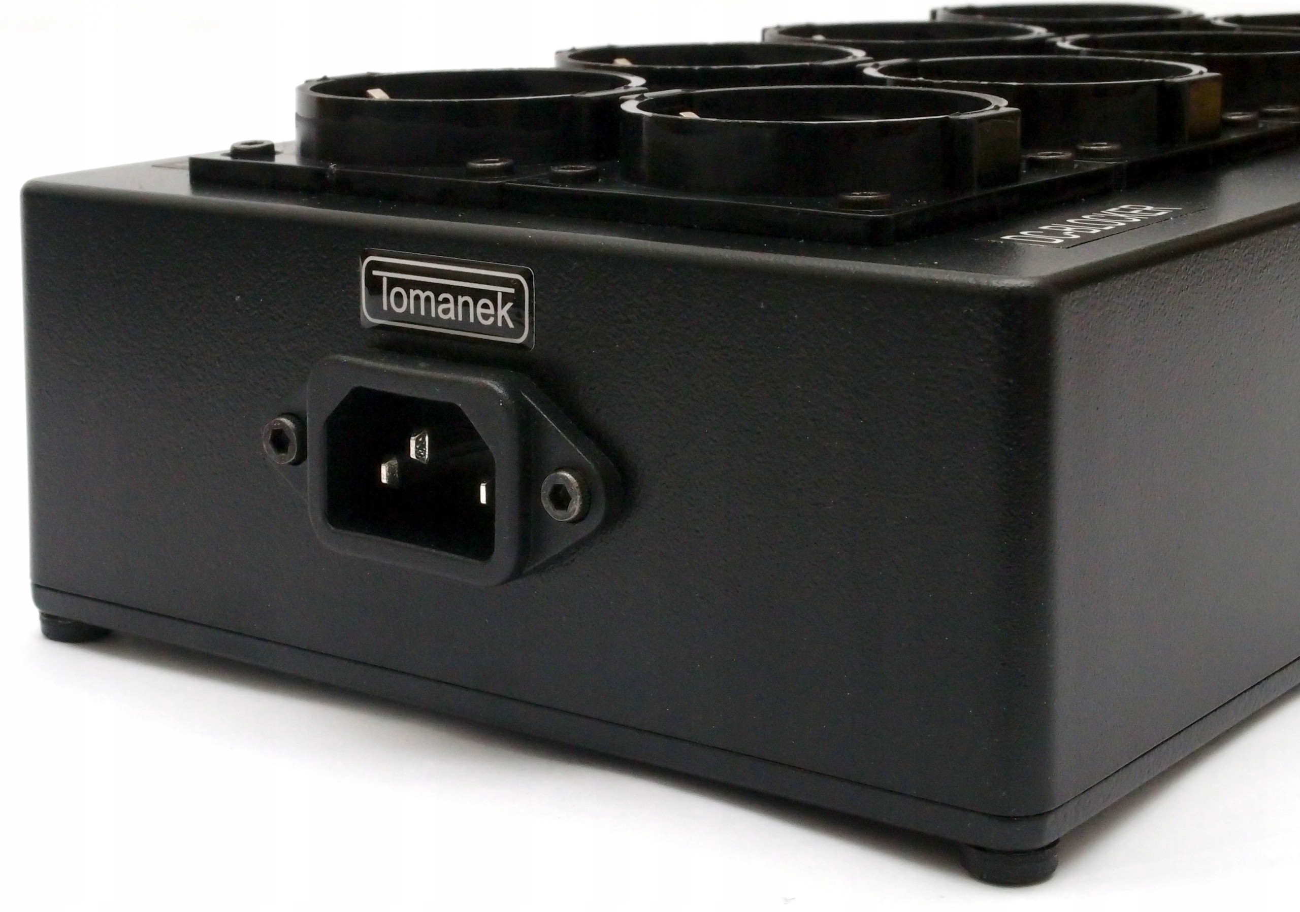 Możliwość podłączenia własnego przewodu zasilającego