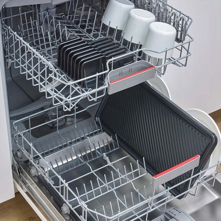 8 patelni z powłoką nieprzywierającą