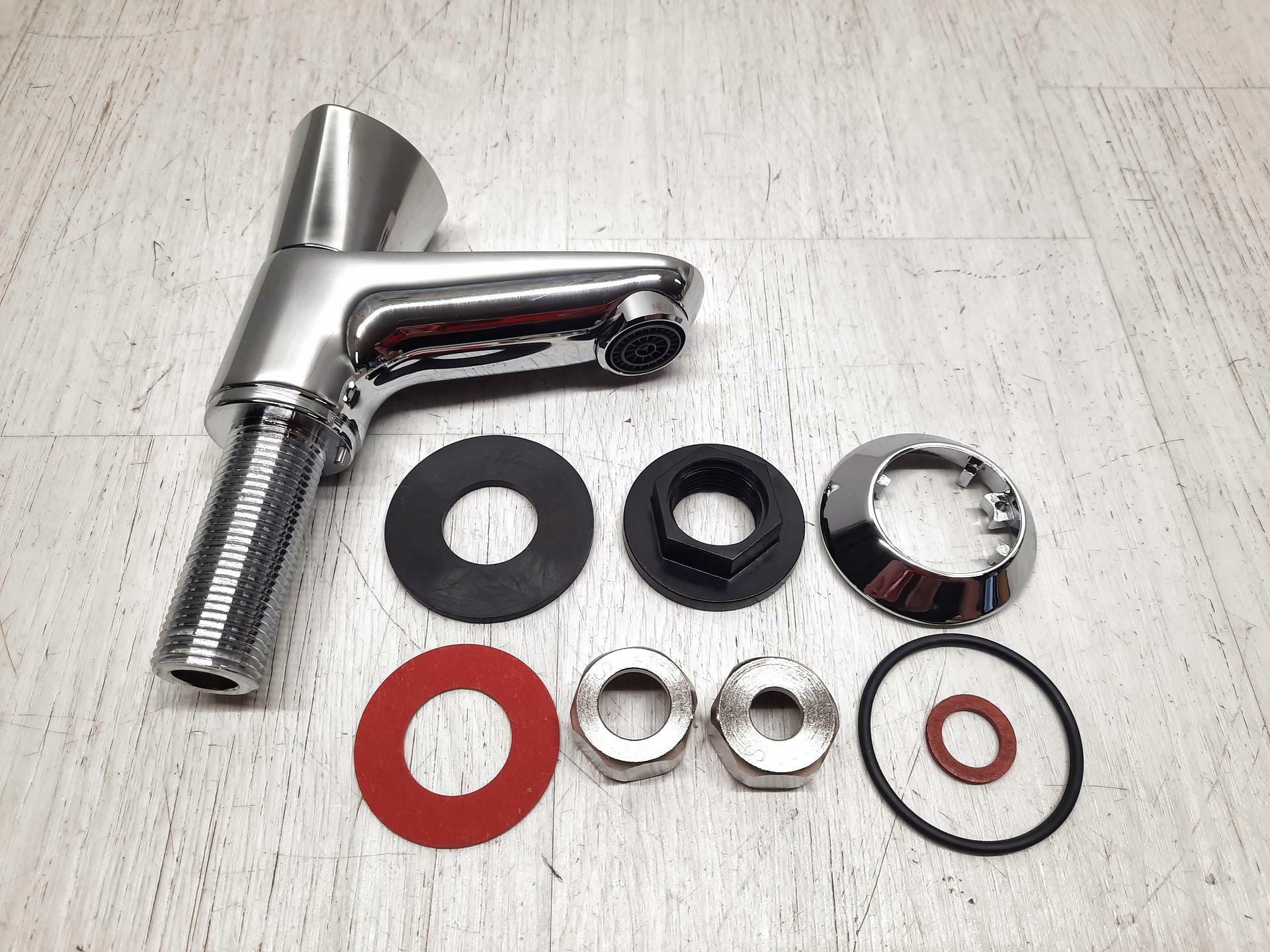 Wytrzymała konstrukcja z metalowym uchwytem