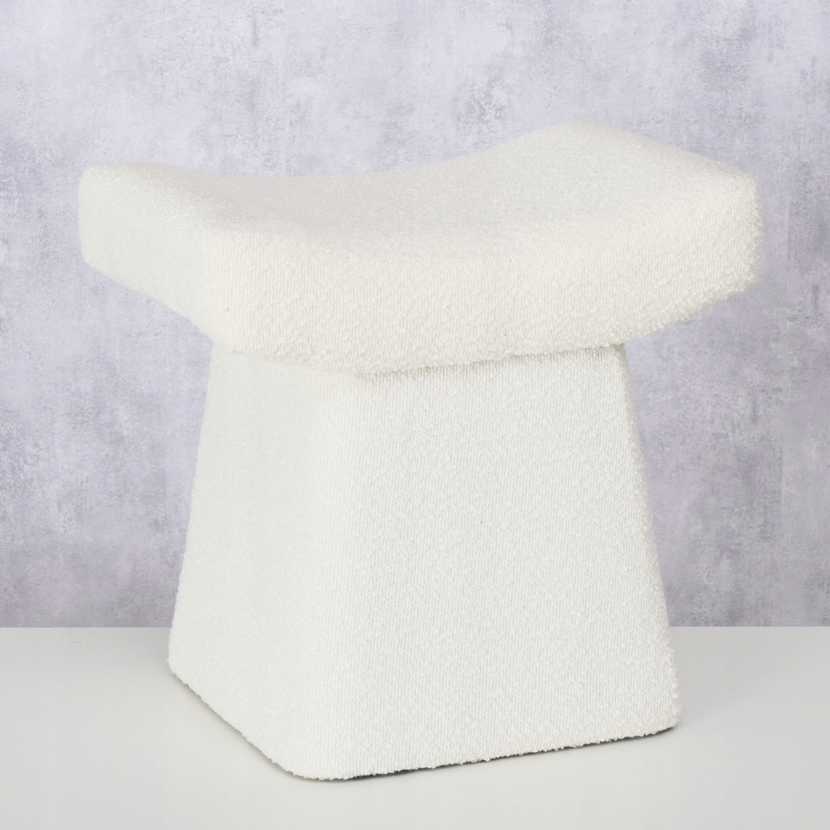 Stabilna konstrukcja z maksymalnym obciążeniem do 120 kg