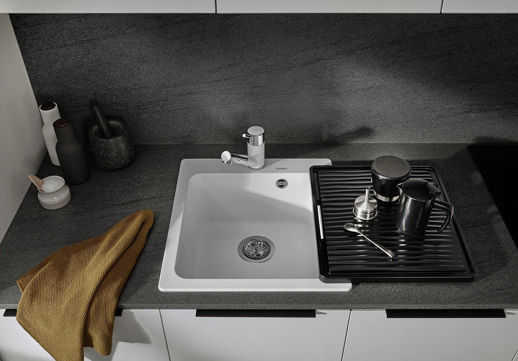 Wysokiej jakości materiał Silgranit – Trwałość i estetyka