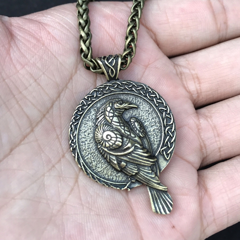 Symbolika runy wikingów i kruki Odyna