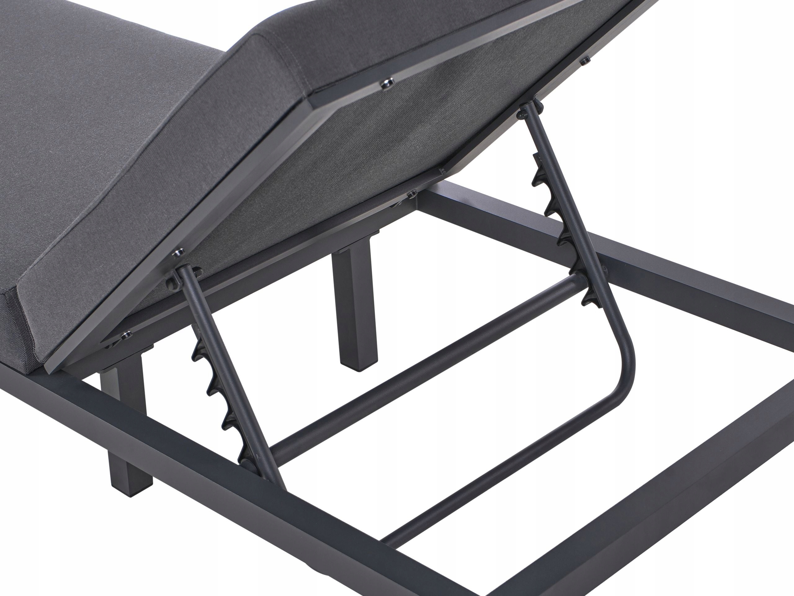 Wygodna konstrukcja z regulowanym oparciem