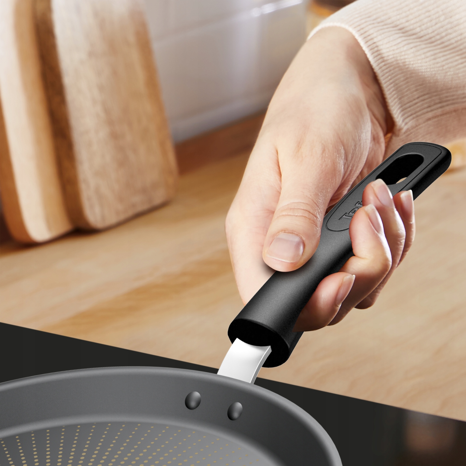 Powłoka tytanowa – Trwałość i odporność na przywieranie