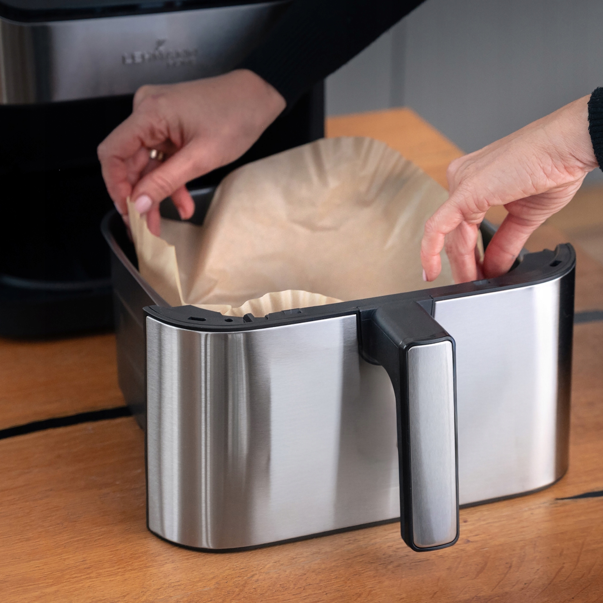 FRYTKOWNICA BEZTŁUSZCZOWA AIRFRYER 8L NIEPRZYWIERAJĄCA LEHMANN 12 PROGRAMÓW Szerokość produktu 35.5 cm