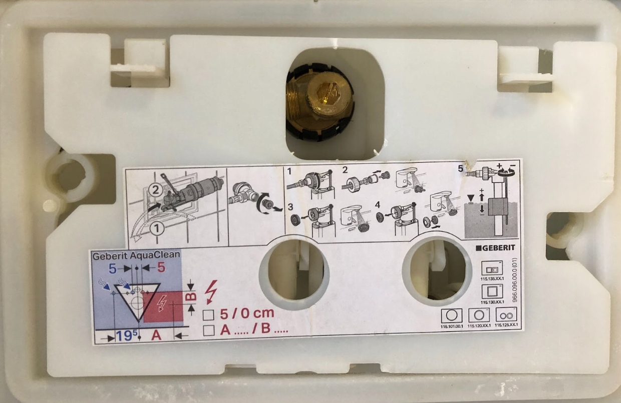 Szybkie podłączenie do toalet myjących Geberit AquaClean