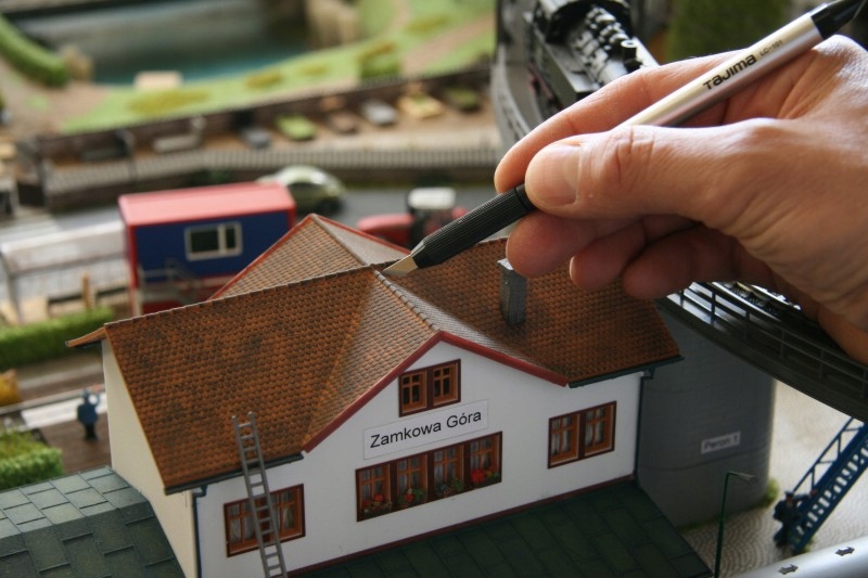 Funkcjonalność i wszechstronność – Nóż z dodatkowymi ostrzami w rączce