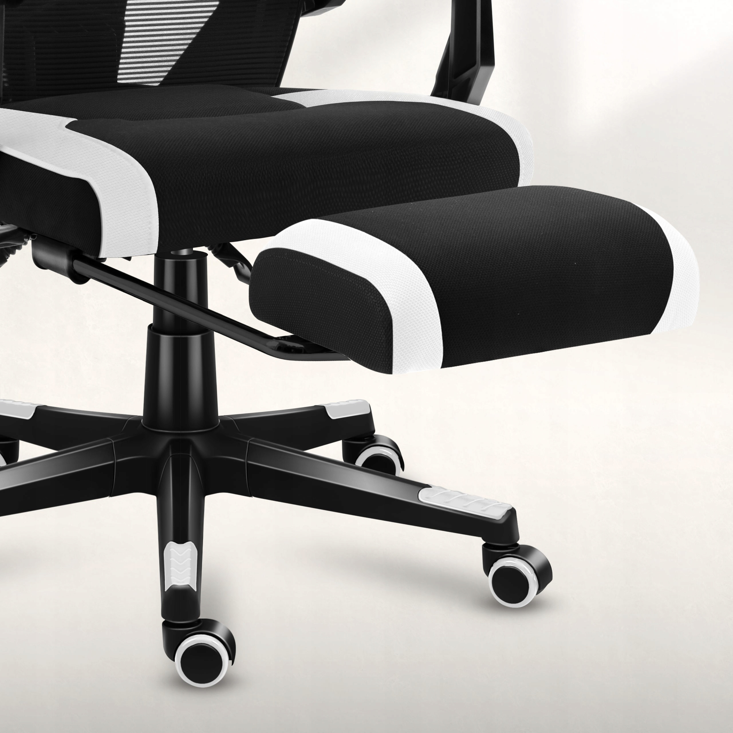 Wysuwany podnóżek TitanPad – Odpoczynek na wyciągnięcie ręki