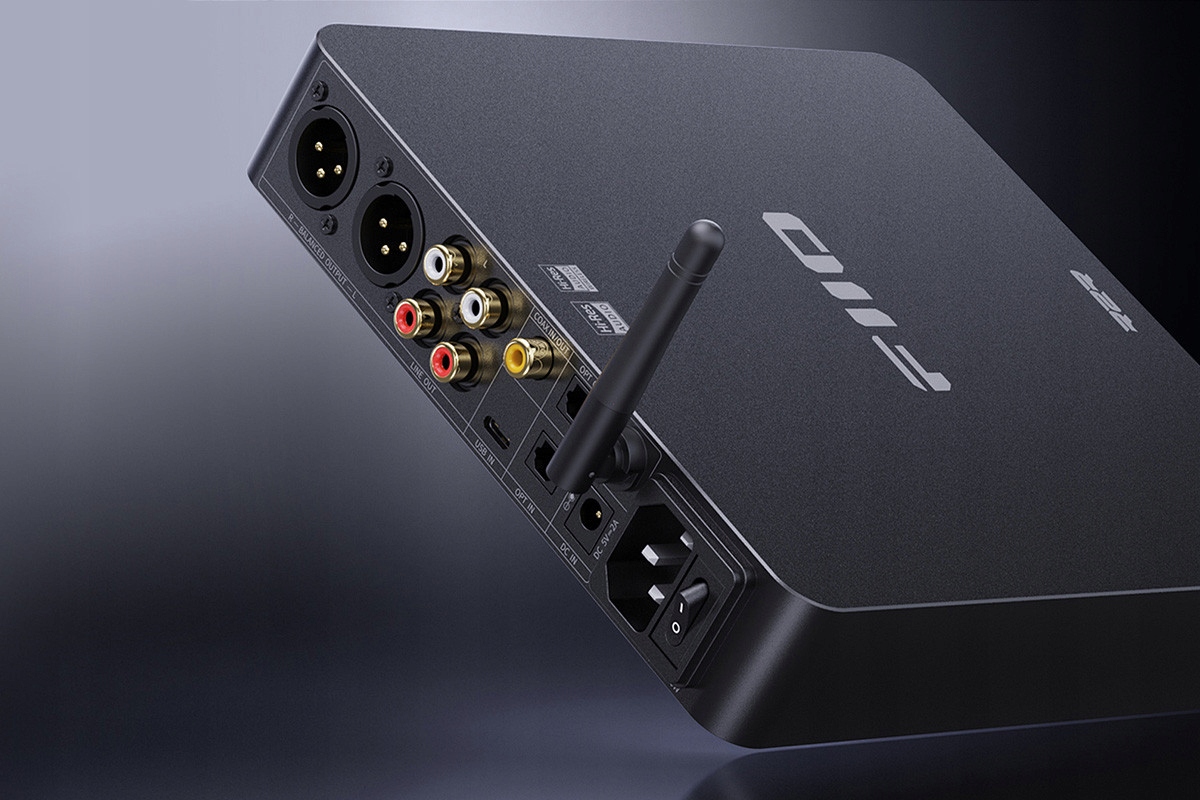 Zbalansowane wyjścia RCA i XLR dla lepszej jakości audio