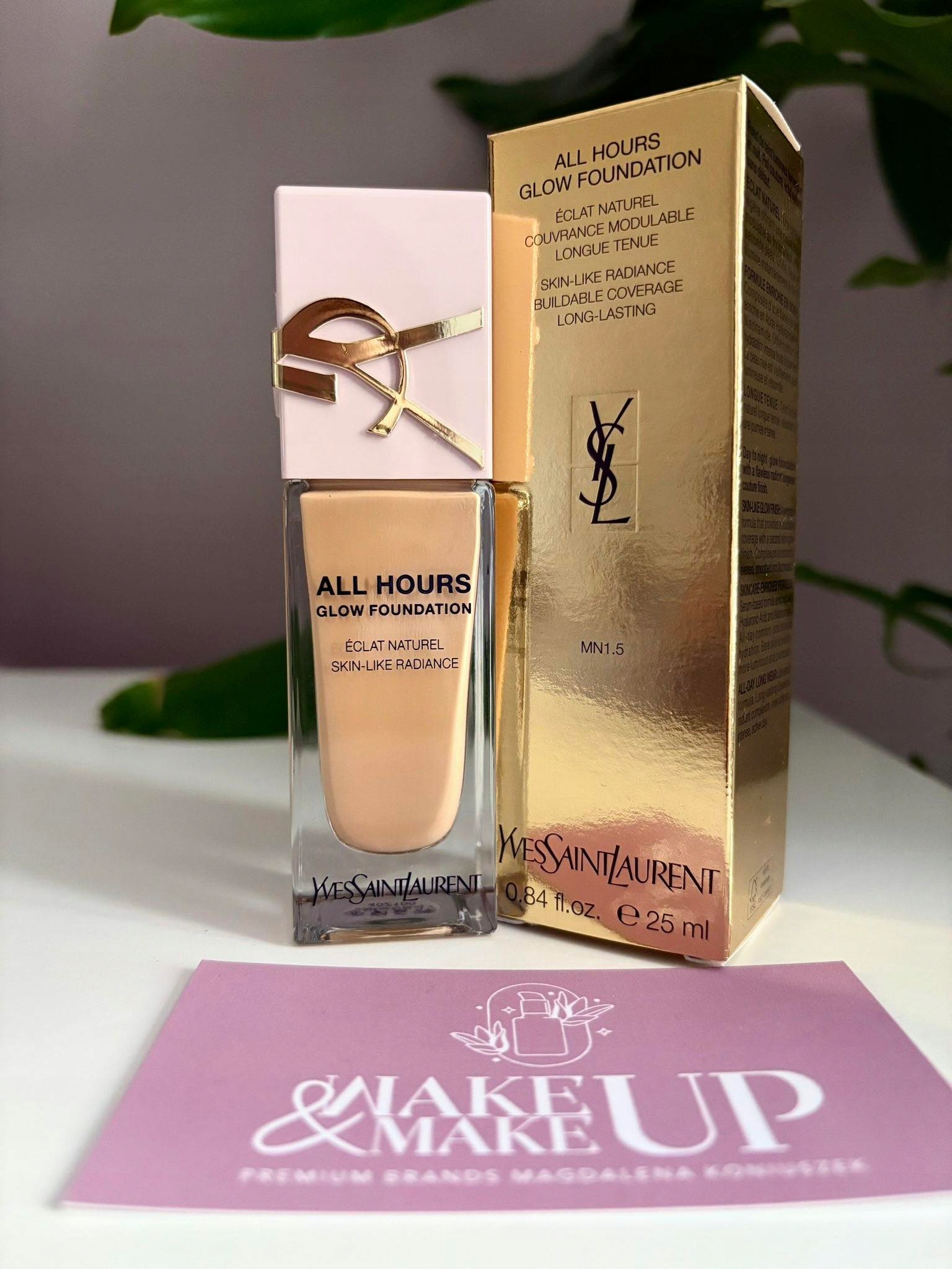 All Hours Glow Foundation* – Rozświetlający podkład w płynie od YSL