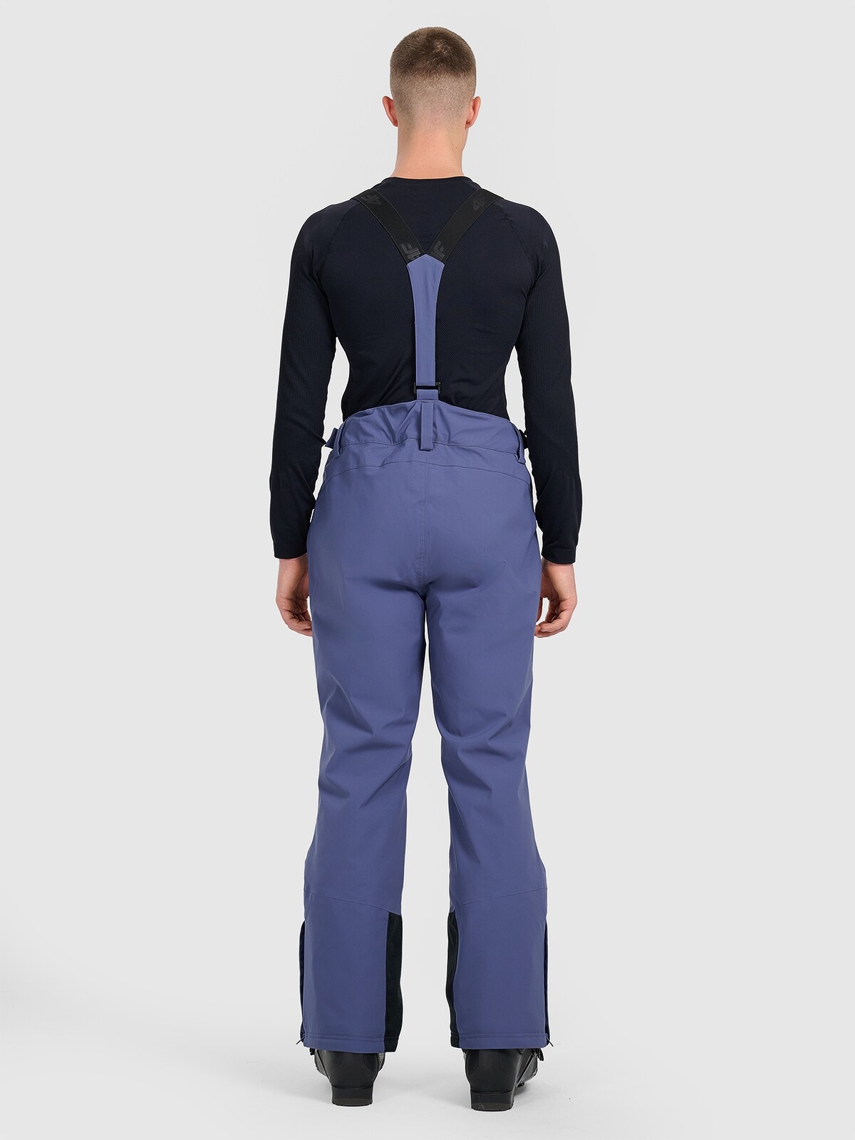 Trwałość i wytrzymałość – Wzmocnienia nogawek i klejone szwy