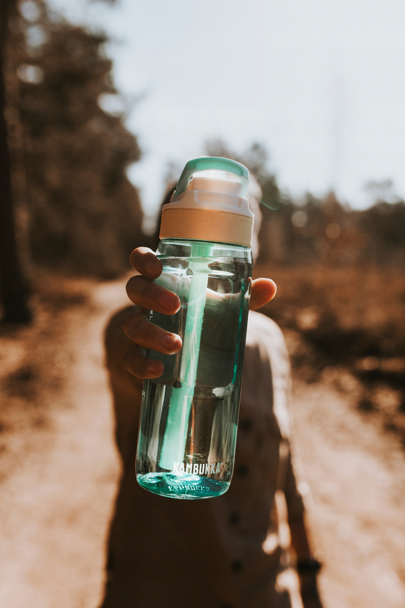 W 100% szczelny model z ustnikiem ze słomką