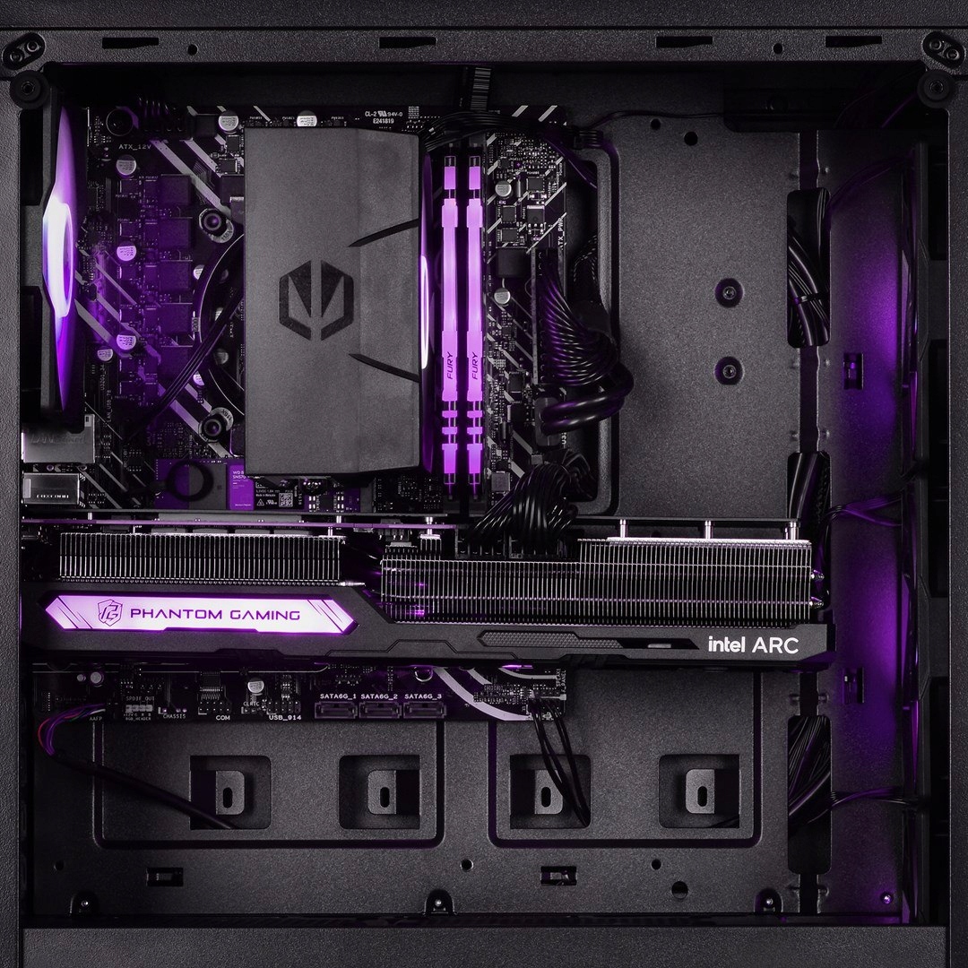 Obudowa Midi Tower z podświetleniem RGB – Stylowy design