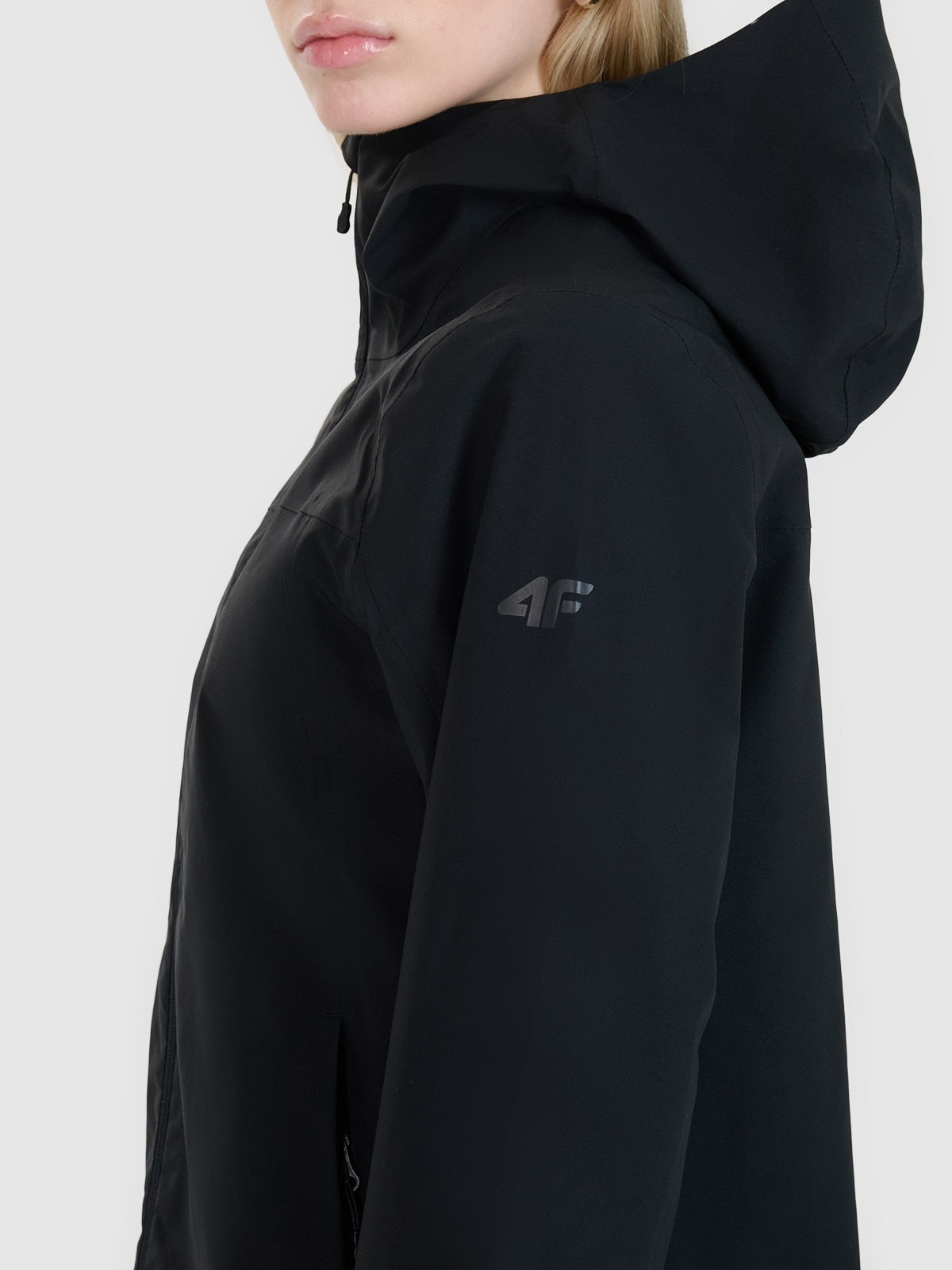 Kurtka damska techniczna 4F F702 czarna – Idealna na każdą aktywność