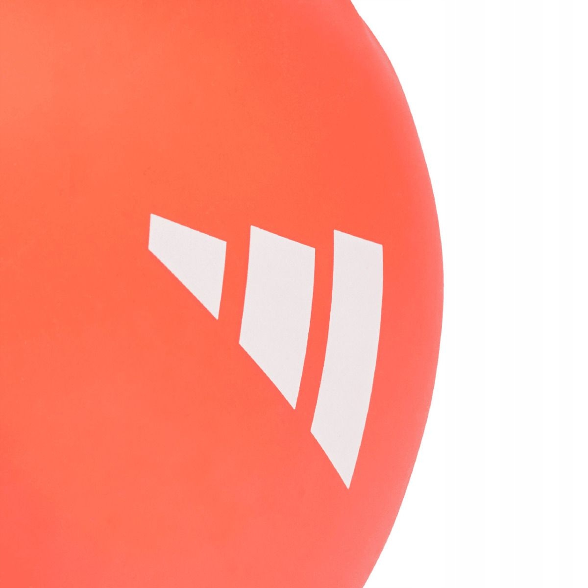 Stylowy design – Kontrastowe logo adidas