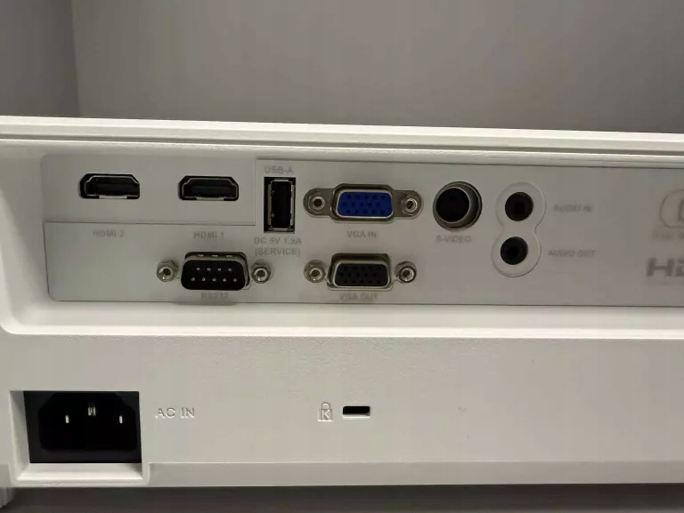 Obsługiwane rozdzielczości grafiki do 1920 x 1200 (WUXGA)