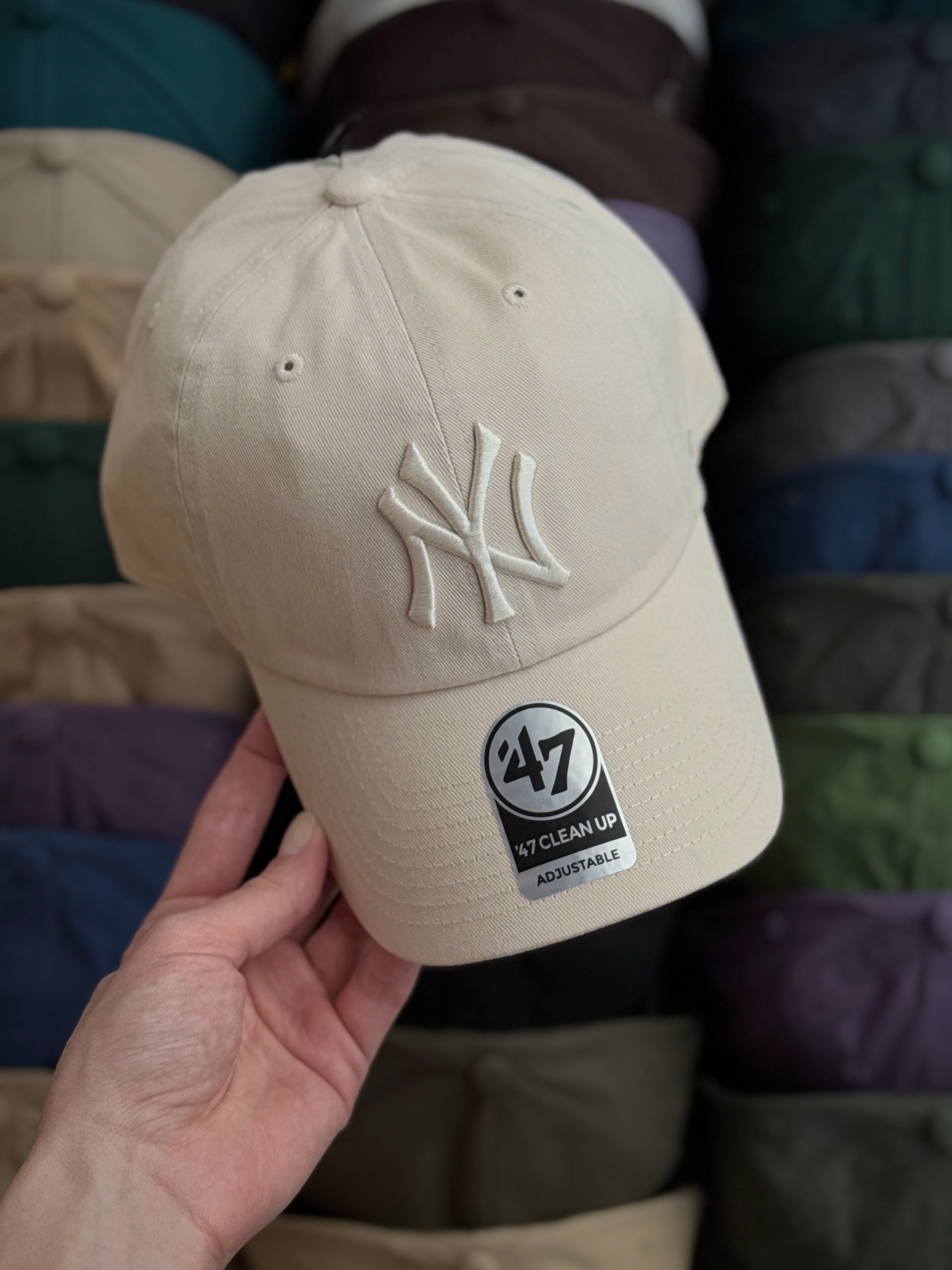 Modny design z haftowanym logo New York Yankees