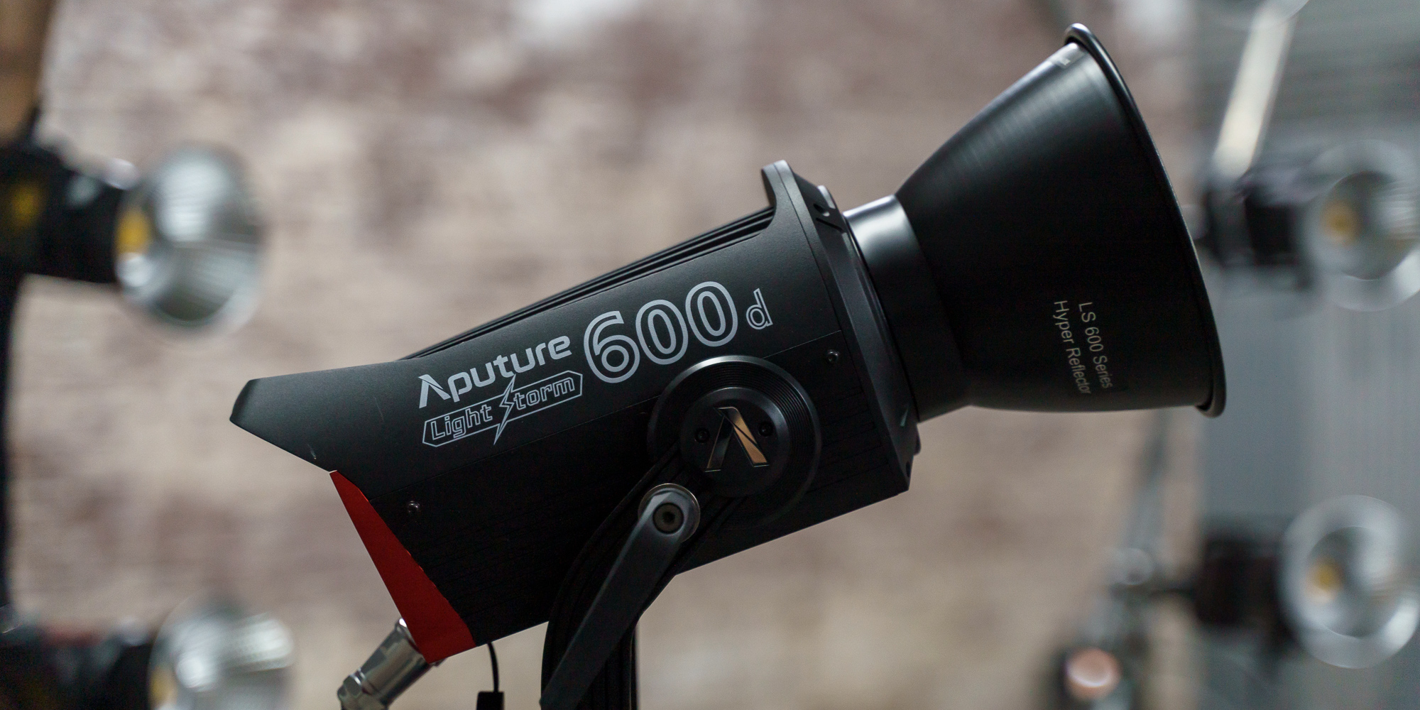 Lampa LED Aputure Light Storm LS 600d - V-mount - Efektywny system chłodzenia