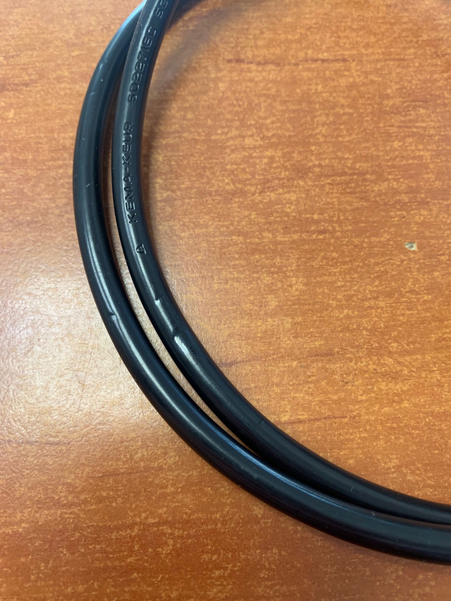 Długość kabla 1 m – Idealne dopasowanie do każdego miejsca