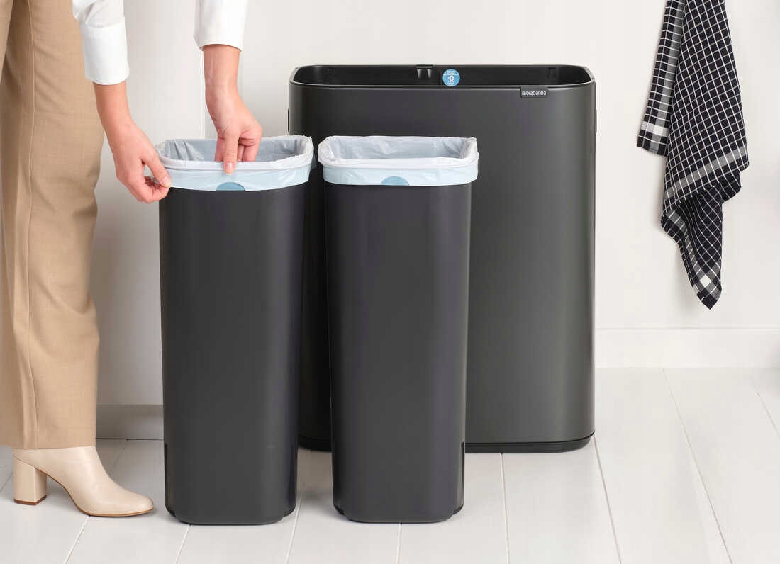 Wyjmowane plastikowe wiadro dla łatwego opróżniania