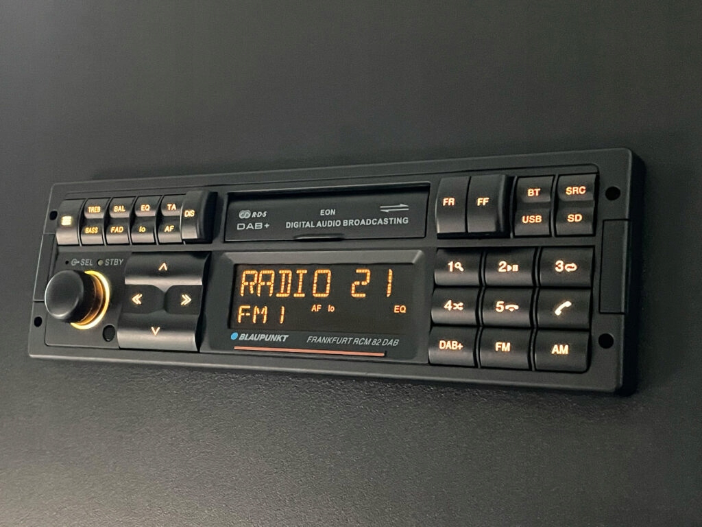 Radio samochodowe Blaupunkt Frankfurt RCM 82 DAB – Nowoczesna technologia w retro stylu