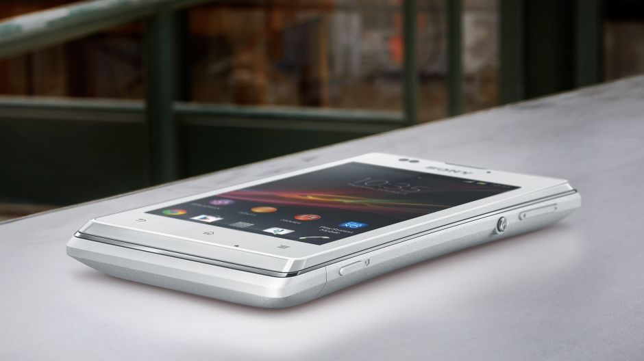 Xperia E firmy Sony to praktyczny telefon z Androidem skonstruowany z myślą o prostocie.