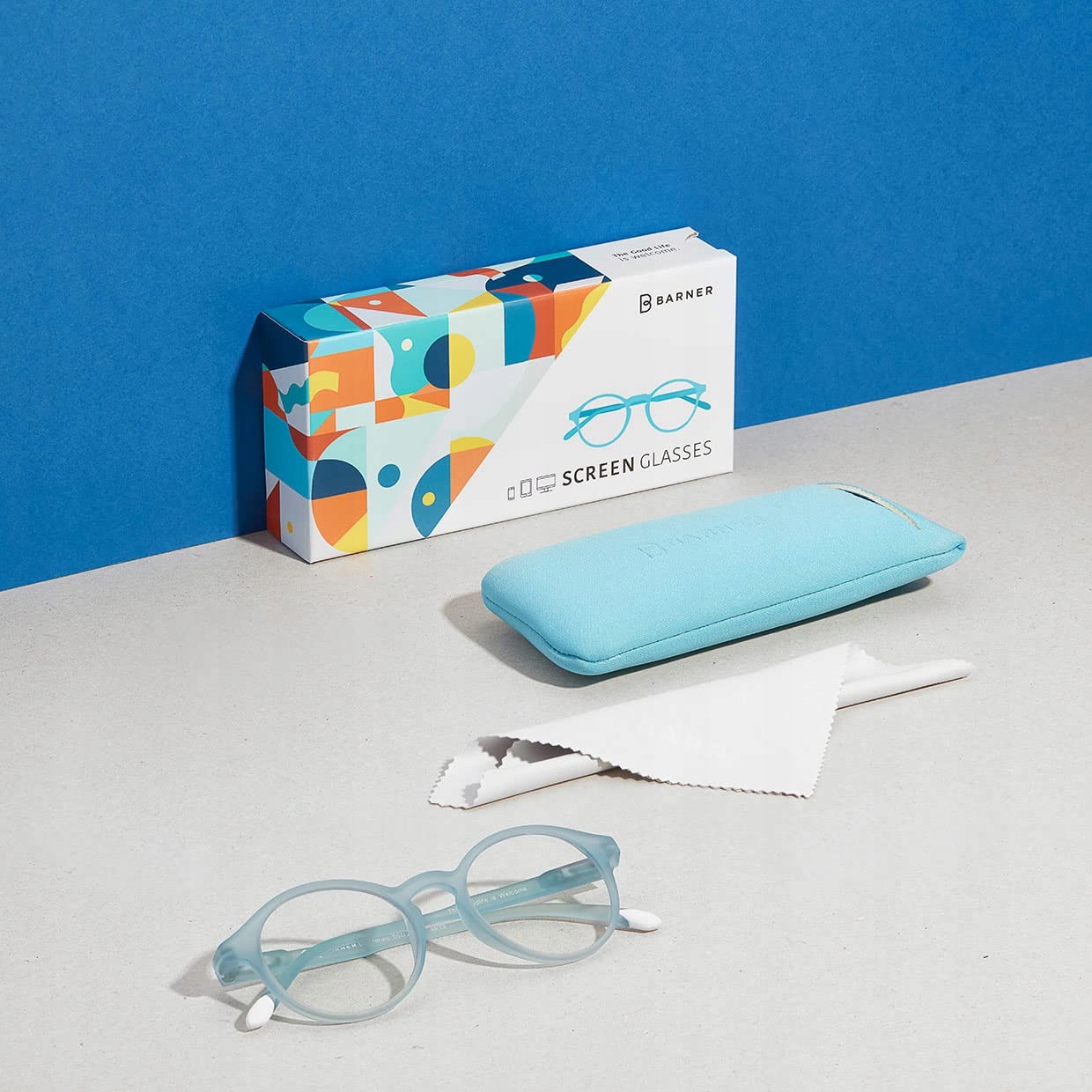 Akcesoria w zestawie – etui i ściereczka do czyszczenia