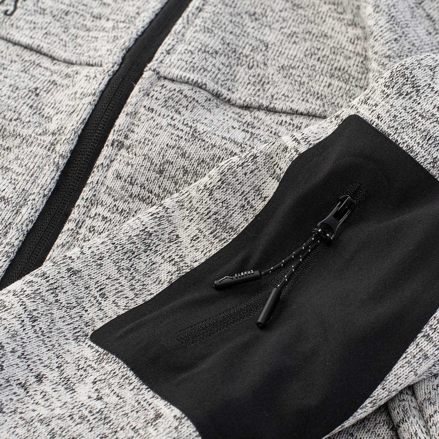 Funkcjonalne kieszenie na niezbędne akcesoria